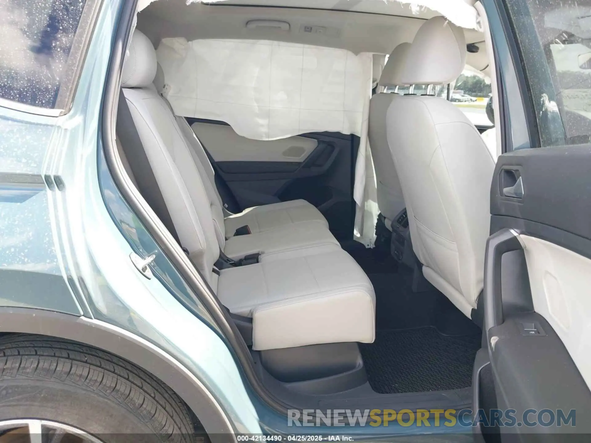 8 Photograph of a damaged car 3VV2B7AX6MM113673 VOLKSWAGEN TIGUAN 2021