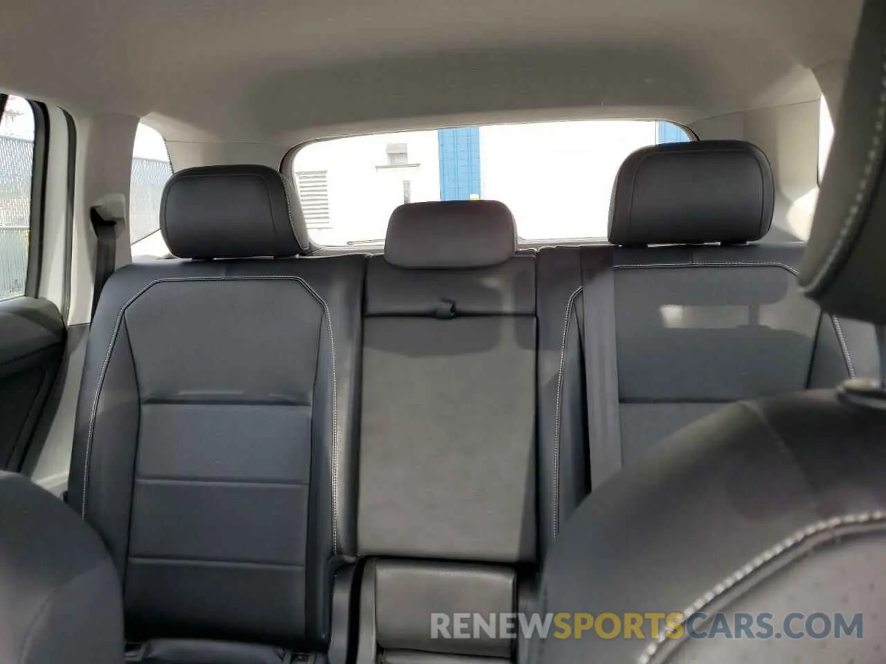 10 Photograph of a damaged car 3VV2B7AX9MM084945 VOLKSWAGEN TIGUAN 2021