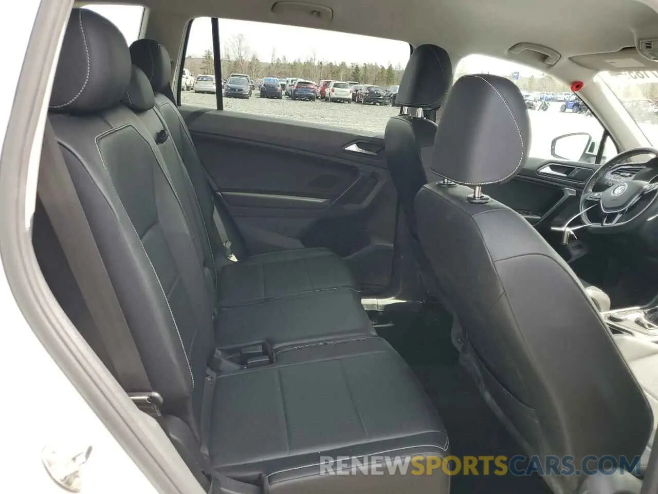 11 Photograph of a damaged car 3VV2B7AX9MM084945 VOLKSWAGEN TIGUAN 2021