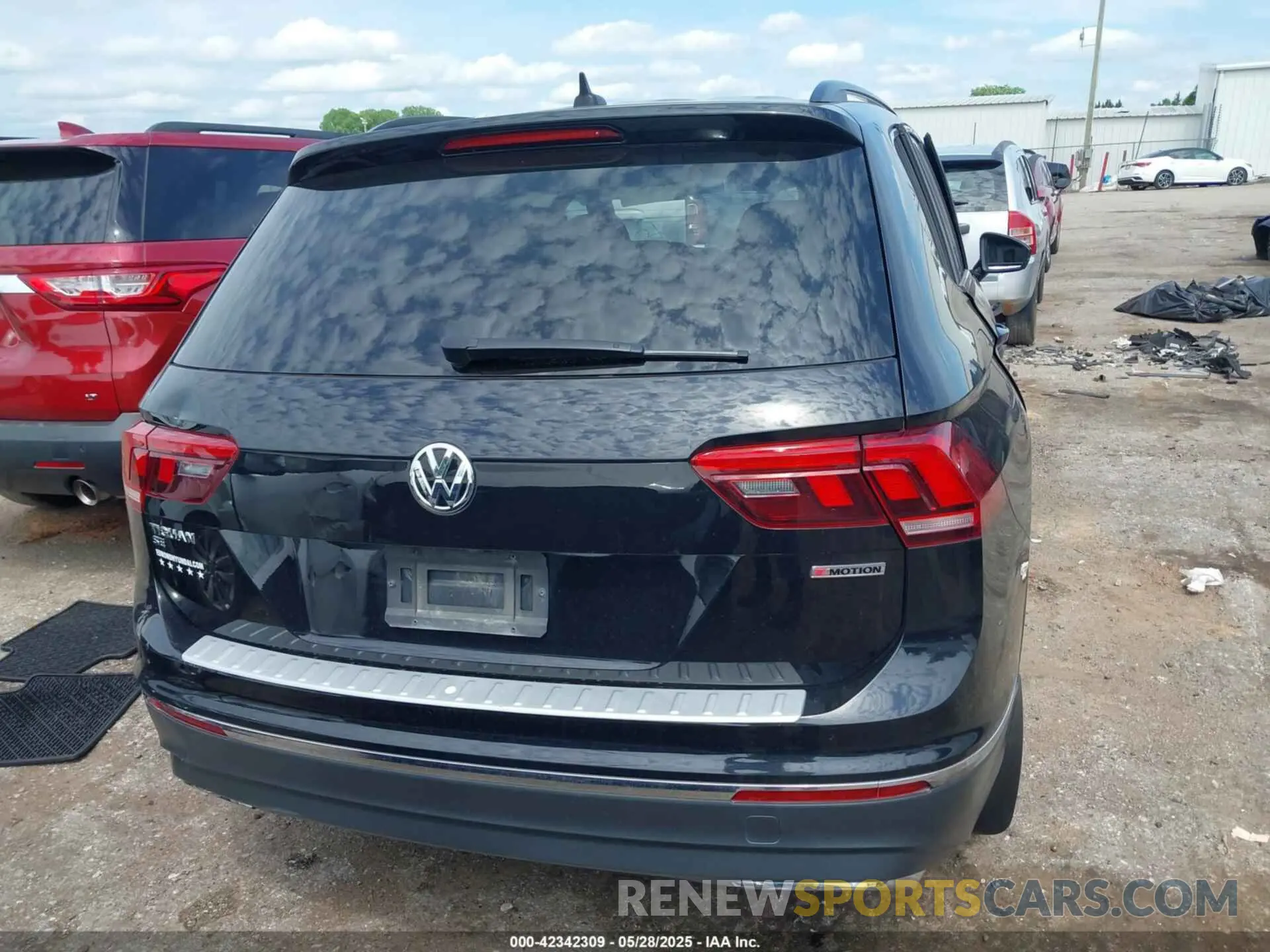 16 Photograph of a damaged car 3VV2B7AXXMM002043 VOLKSWAGEN TIGUAN 2021