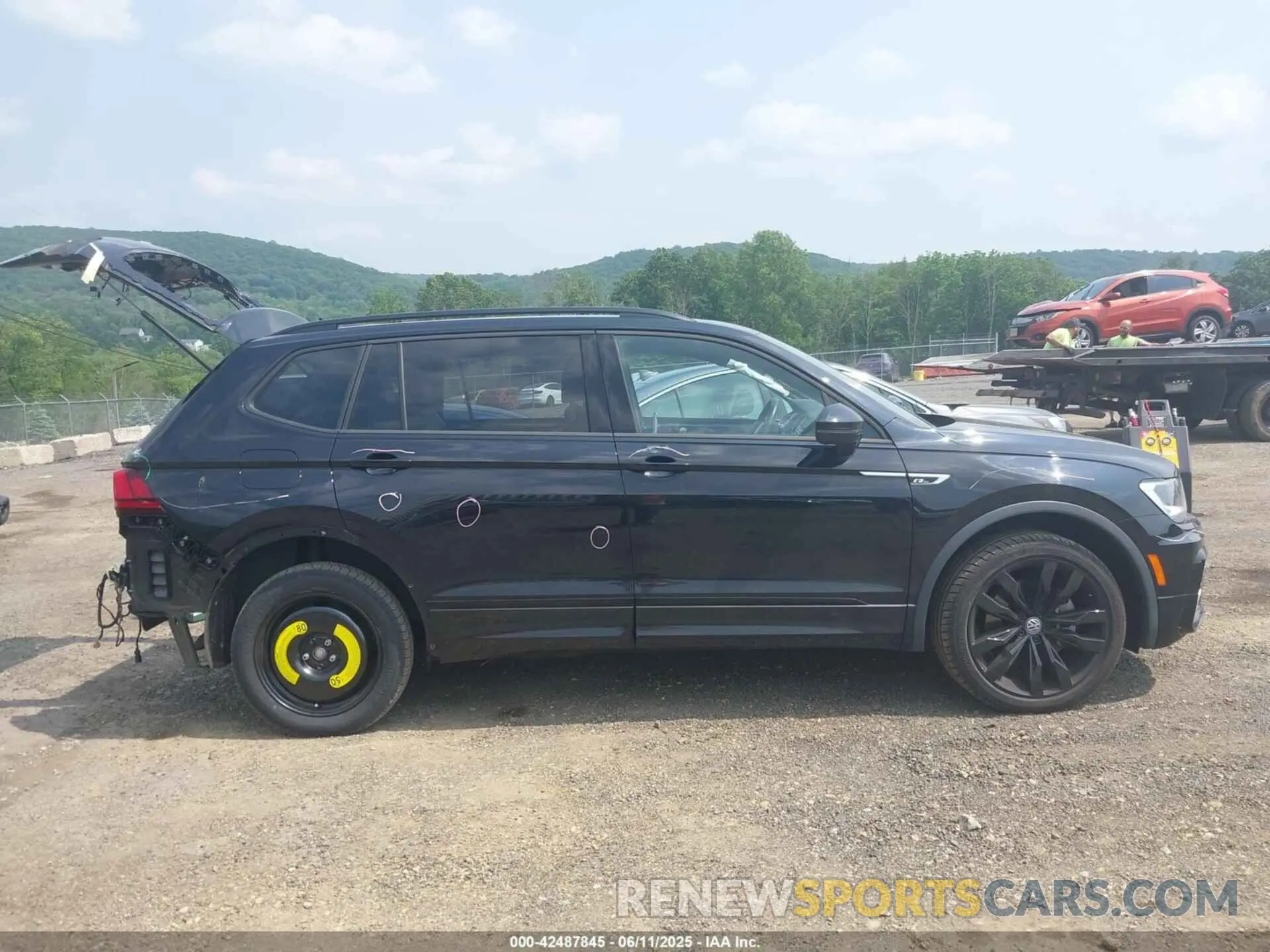 14 Photograph of a damaged car 3VV2B7AXXMM098305 VOLKSWAGEN TIGUAN 2021