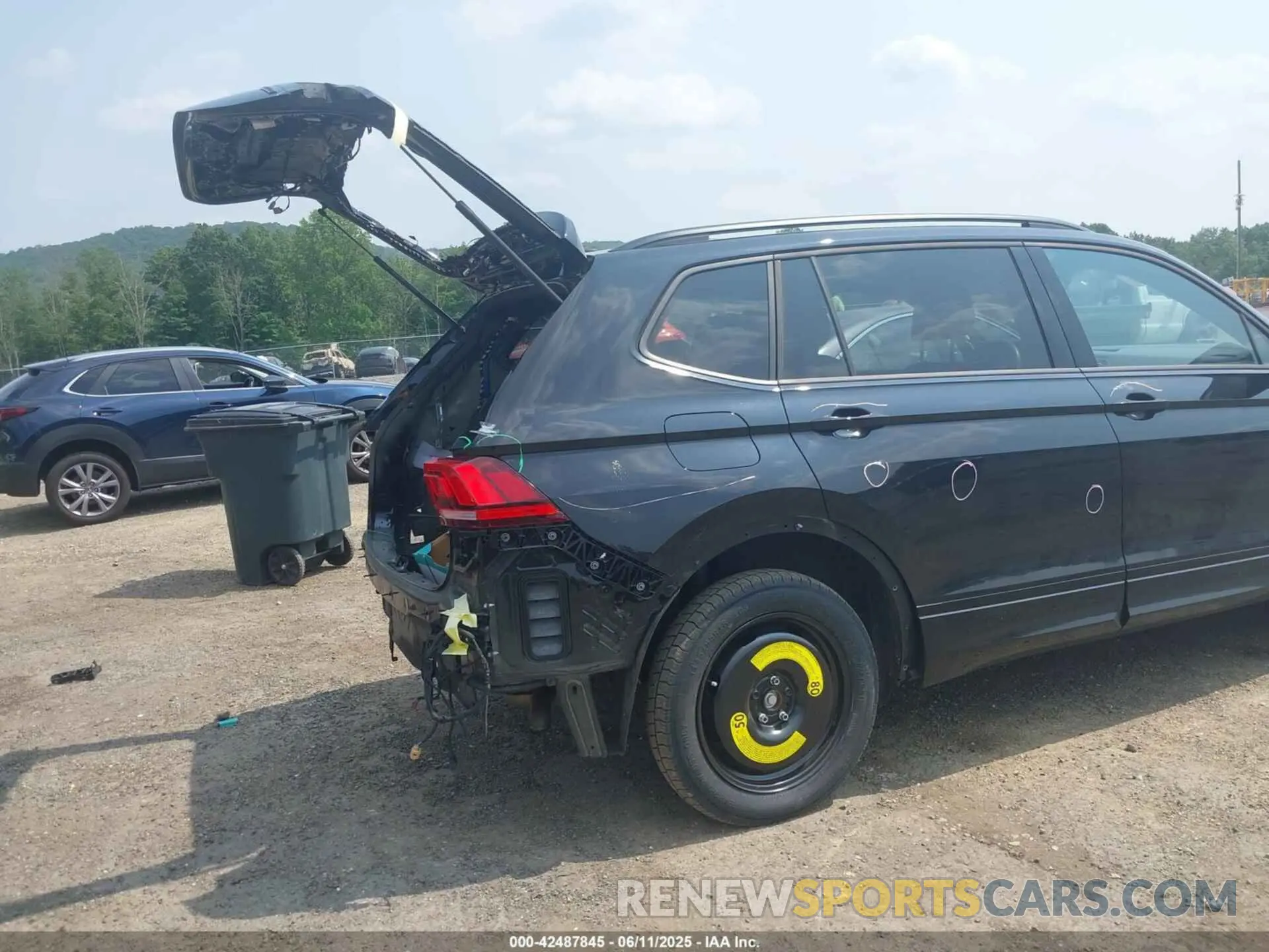 21 Photograph of a damaged car 3VV2B7AXXMM098305 VOLKSWAGEN TIGUAN 2021
