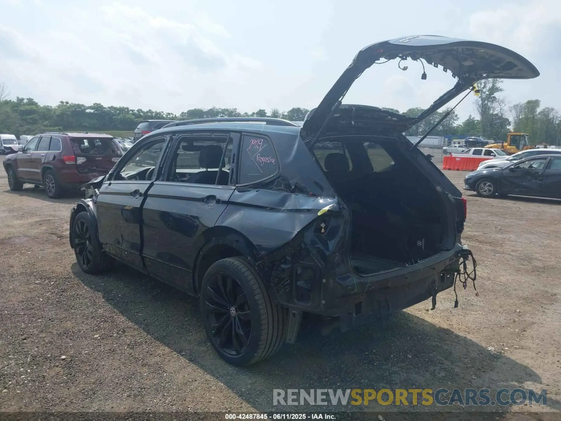 3 Photograph of a damaged car 3VV2B7AXXMM098305 VOLKSWAGEN TIGUAN 2021