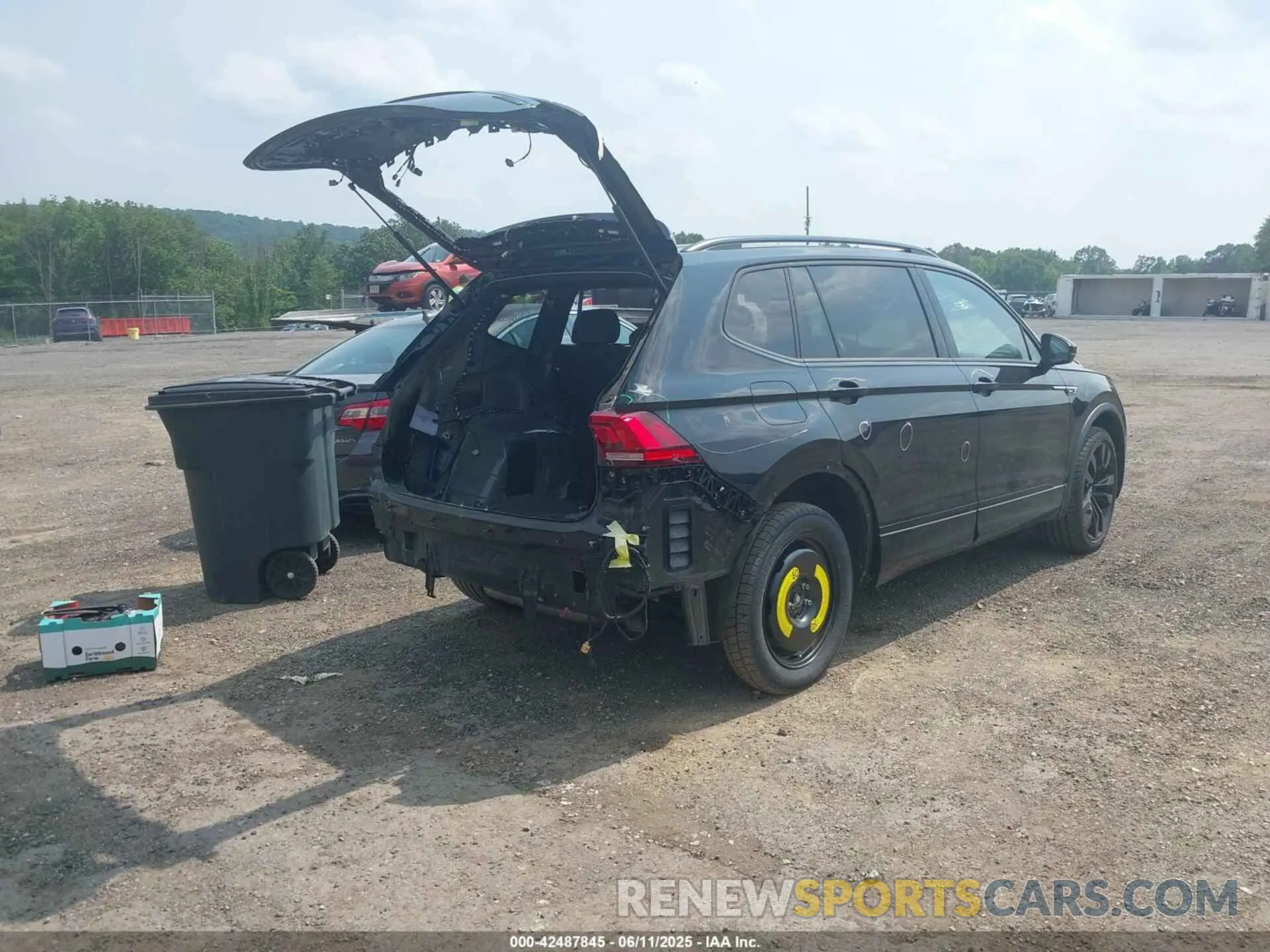 4 Photograph of a damaged car 3VV2B7AXXMM098305 VOLKSWAGEN TIGUAN 2021