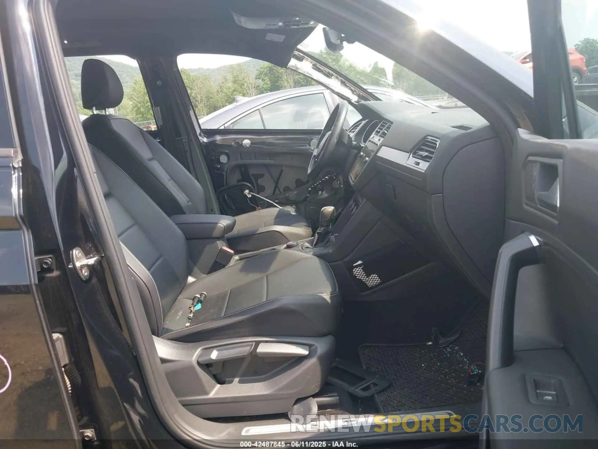 5 Photograph of a damaged car 3VV2B7AXXMM098305 VOLKSWAGEN TIGUAN 2021