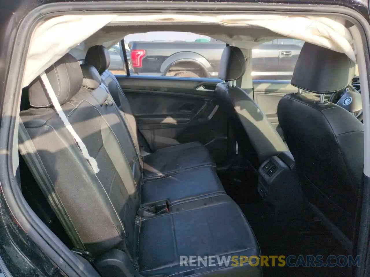 10 Photograph of a damaged car 3VV3B7AX0MM102771 VOLKSWAGEN TIGUAN 2021