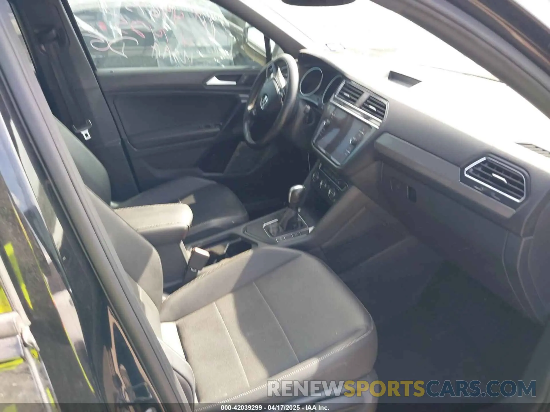 5 Photograph of a damaged car 3VV3B7AX1MM014795 VOLKSWAGEN TIGUAN 2021