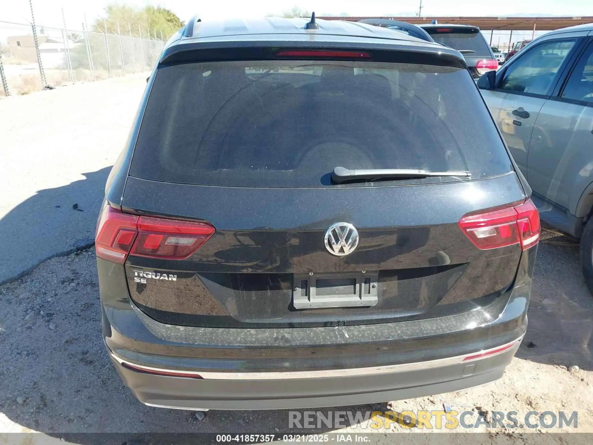 16 Photograph of a damaged car 3VV3B7AX2MM012280 VOLKSWAGEN TIGUAN 2021