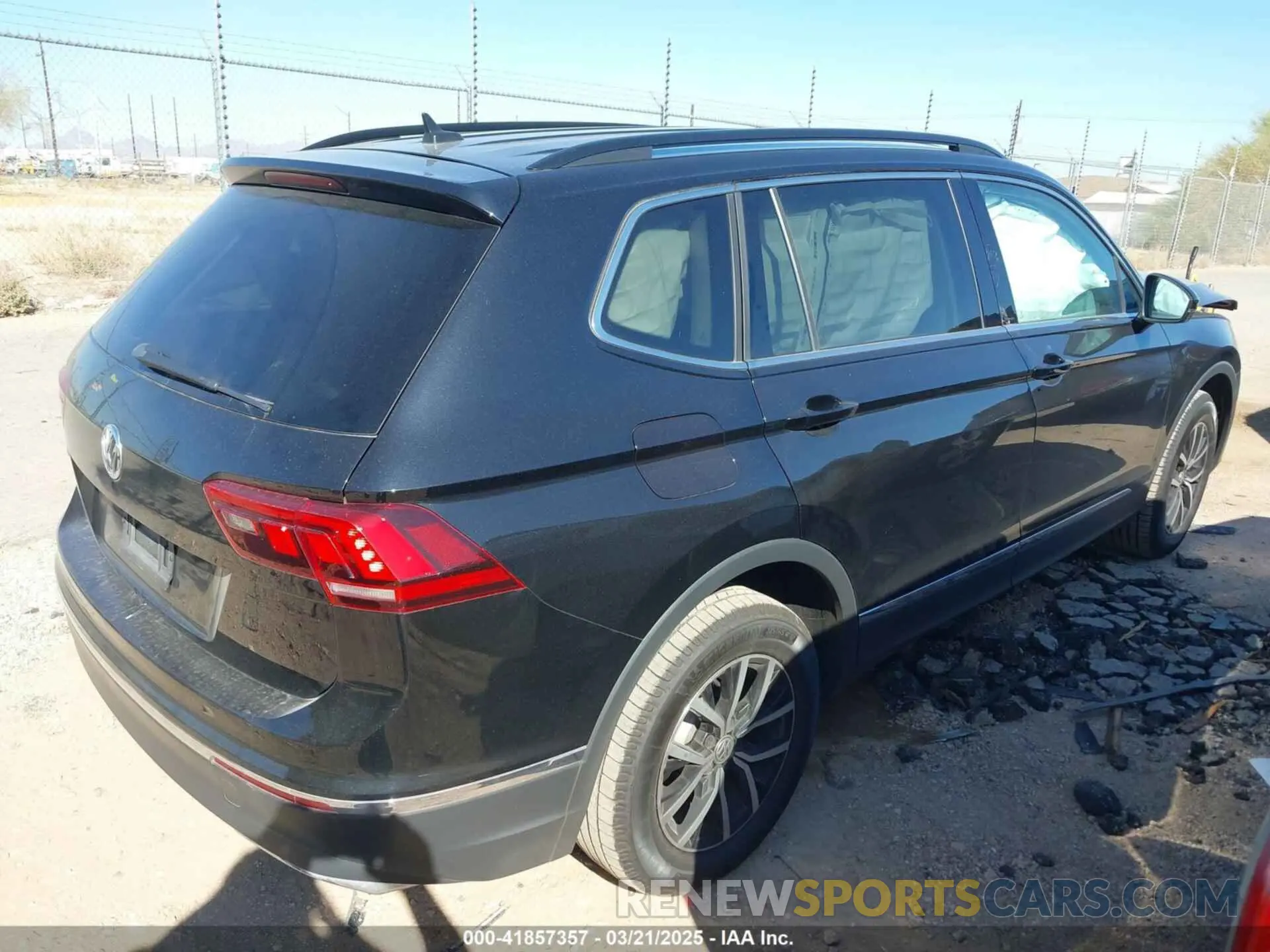 4 Photograph of a damaged car 3VV3B7AX2MM012280 VOLKSWAGEN TIGUAN 2021