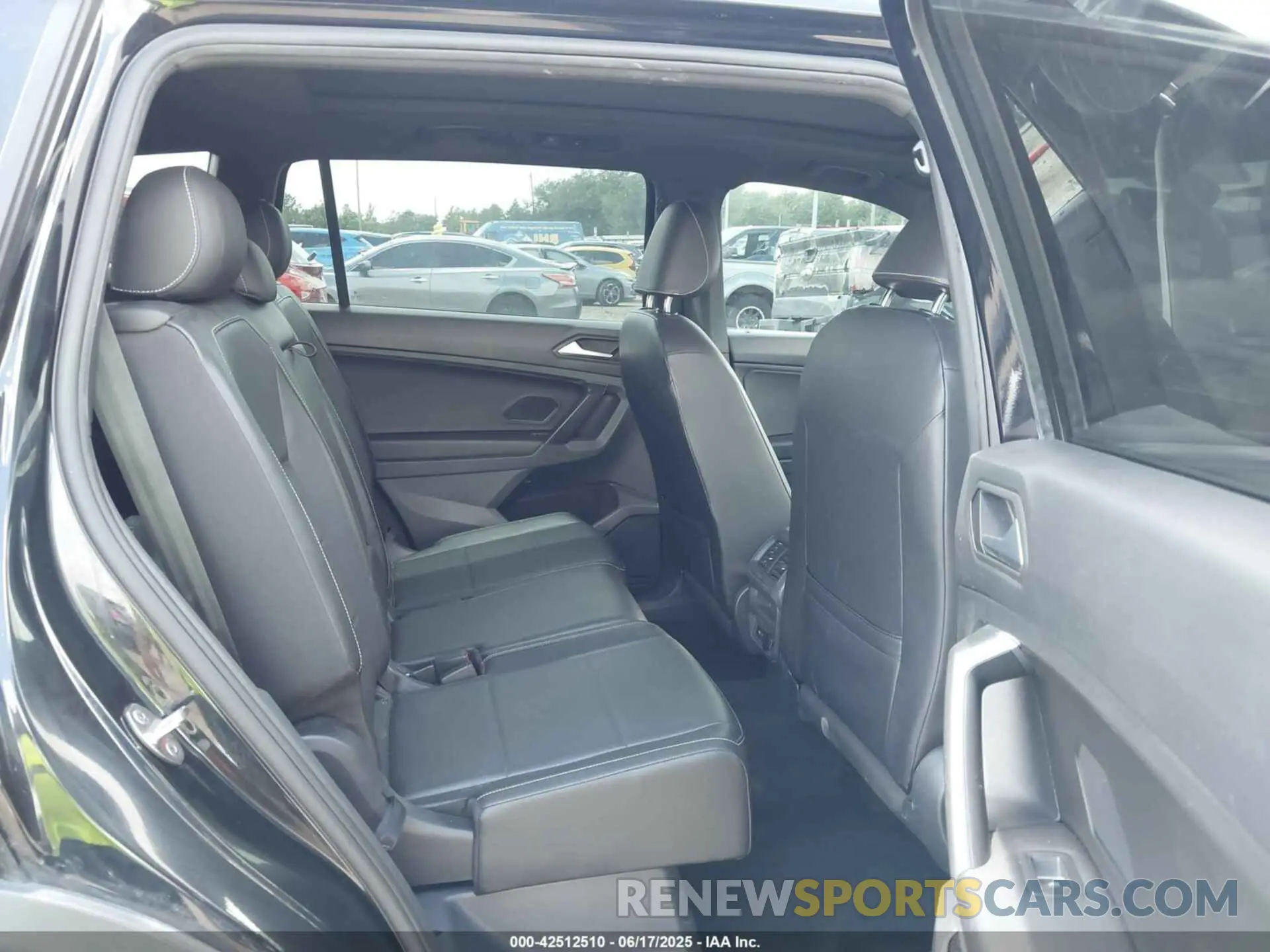 8 Photograph of a damaged car 3VV3B7AX2MM083317 VOLKSWAGEN TIGUAN 2021
