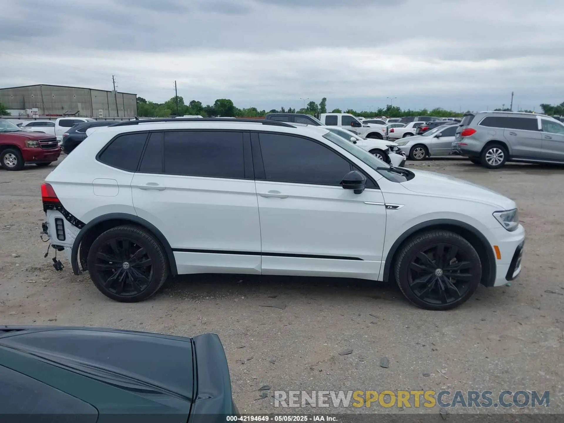 13 Photograph of a damaged car 3VV3B7AX3MM033414 VOLKSWAGEN TIGUAN 2021