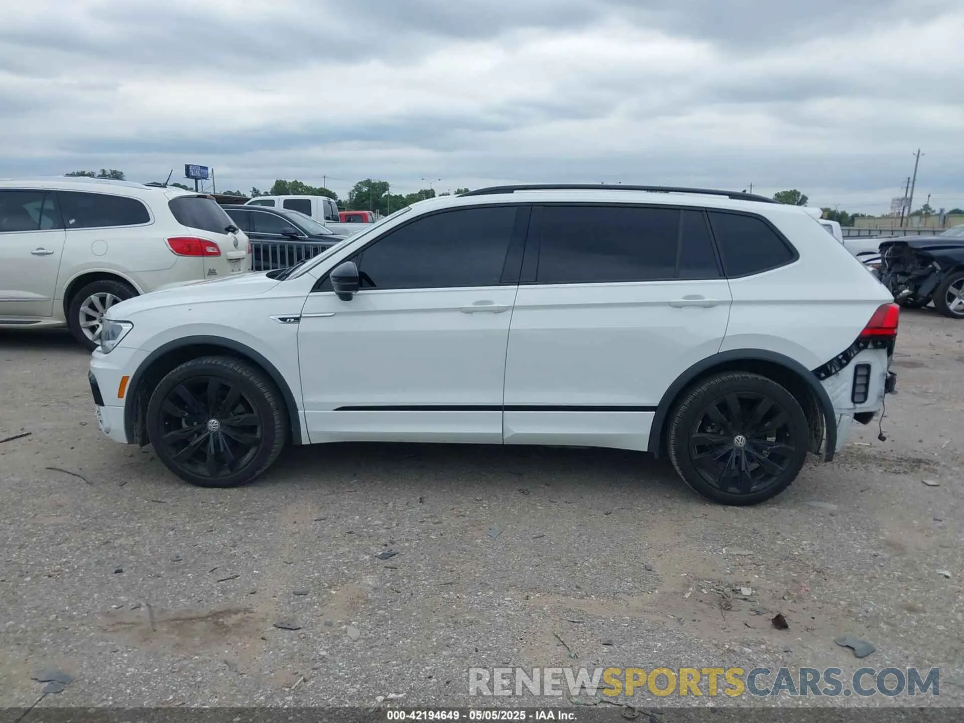 14 Photograph of a damaged car 3VV3B7AX3MM033414 VOLKSWAGEN TIGUAN 2021