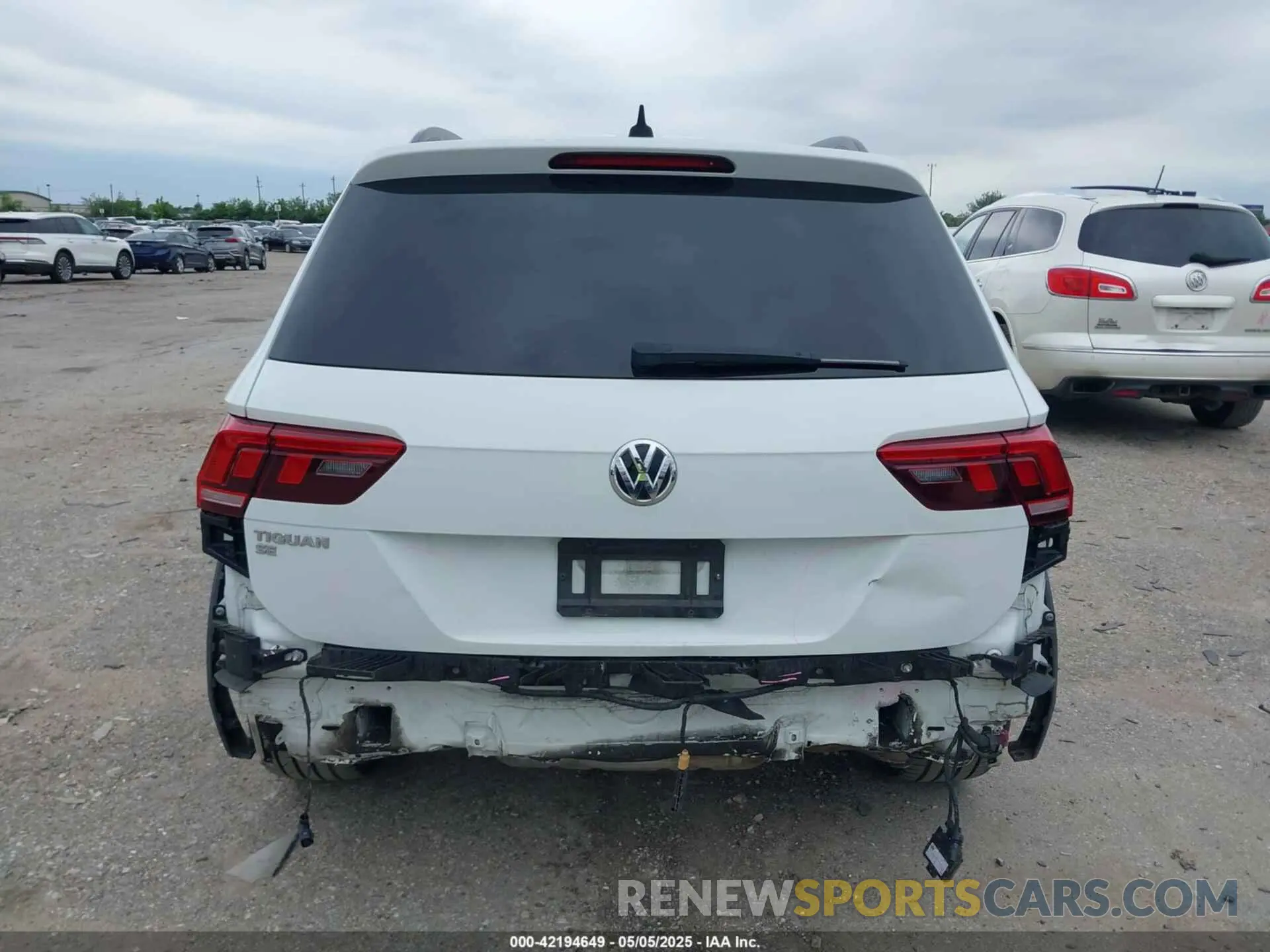 16 Photograph of a damaged car 3VV3B7AX3MM033414 VOLKSWAGEN TIGUAN 2021