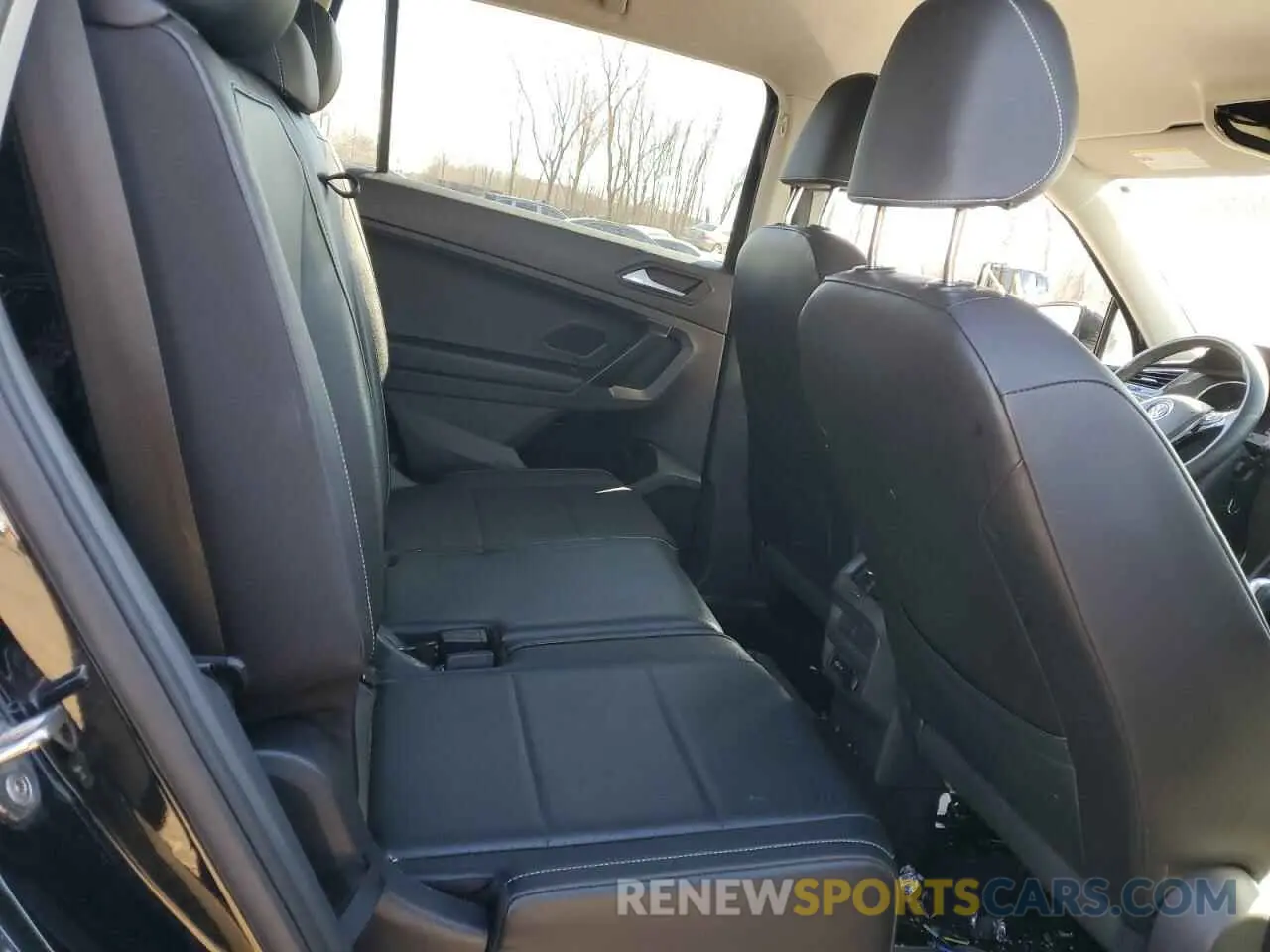 10 Photograph of a damaged car 3VV3B7AX3MM042775 VOLKSWAGEN TIGUAN 2021