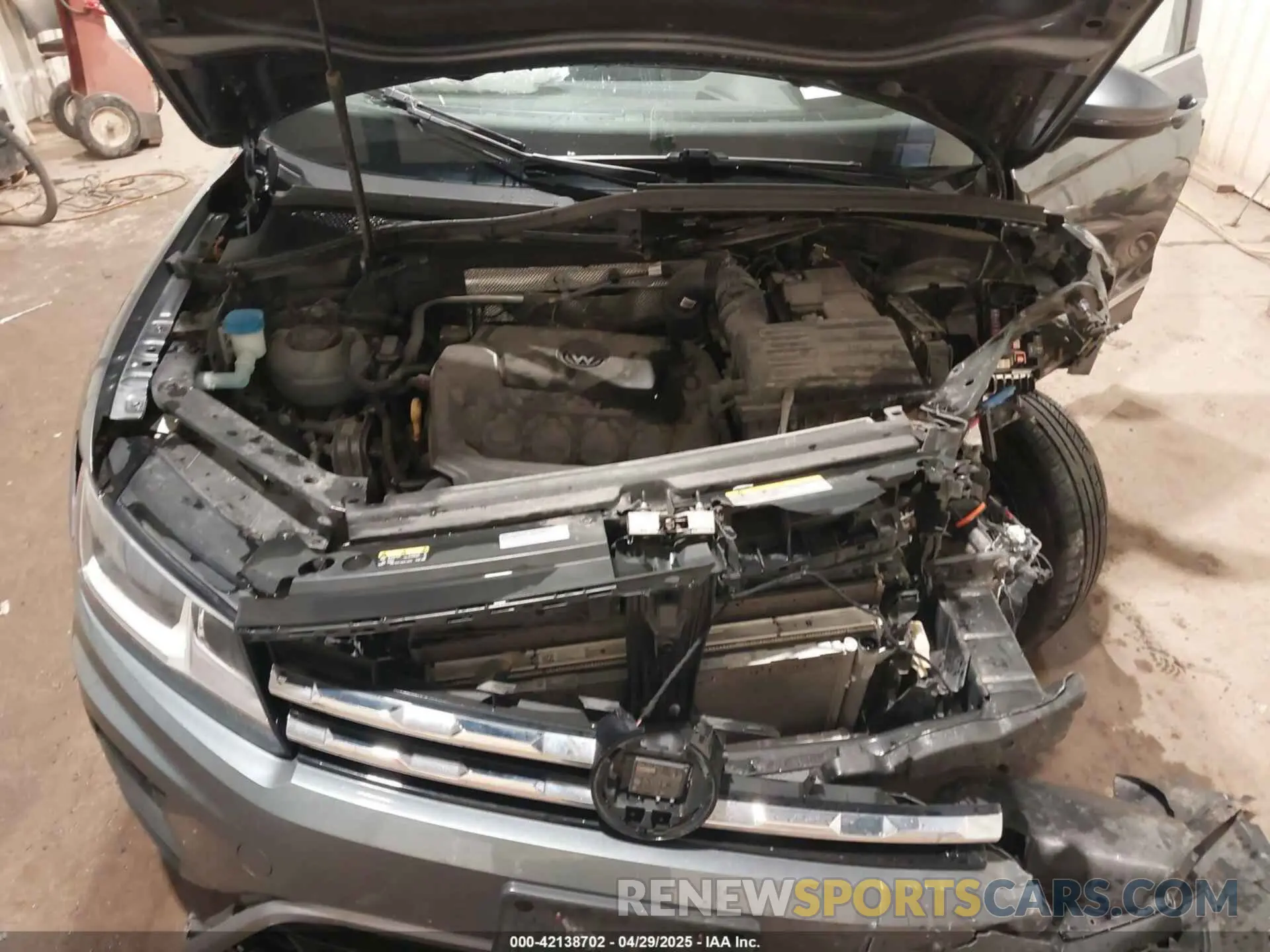 10 Photograph of a damaged car 3VV3B7AX3MM118463 VOLKSWAGEN TIGUAN 2021