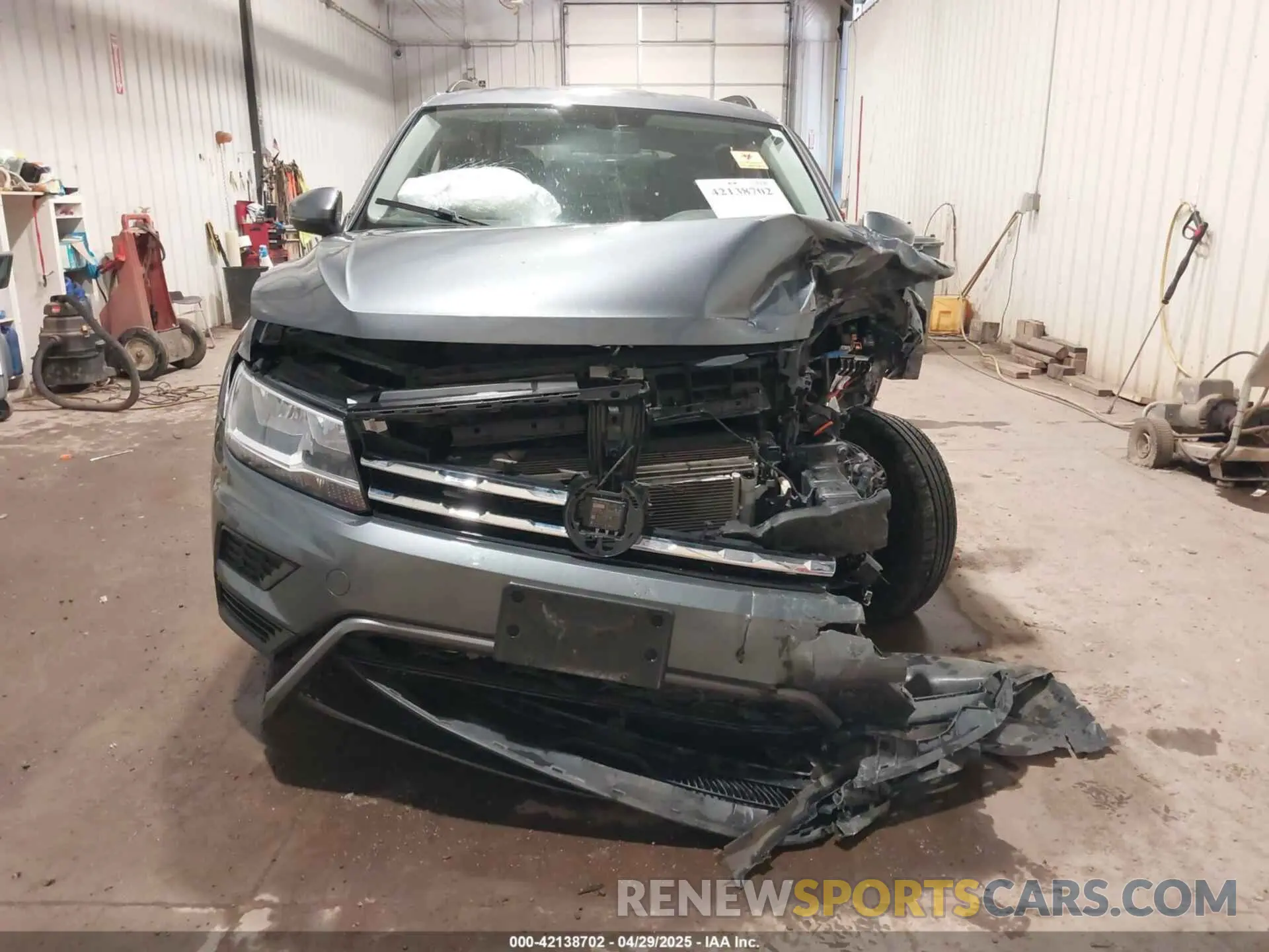 13 Photograph of a damaged car 3VV3B7AX3MM118463 VOLKSWAGEN TIGUAN 2021