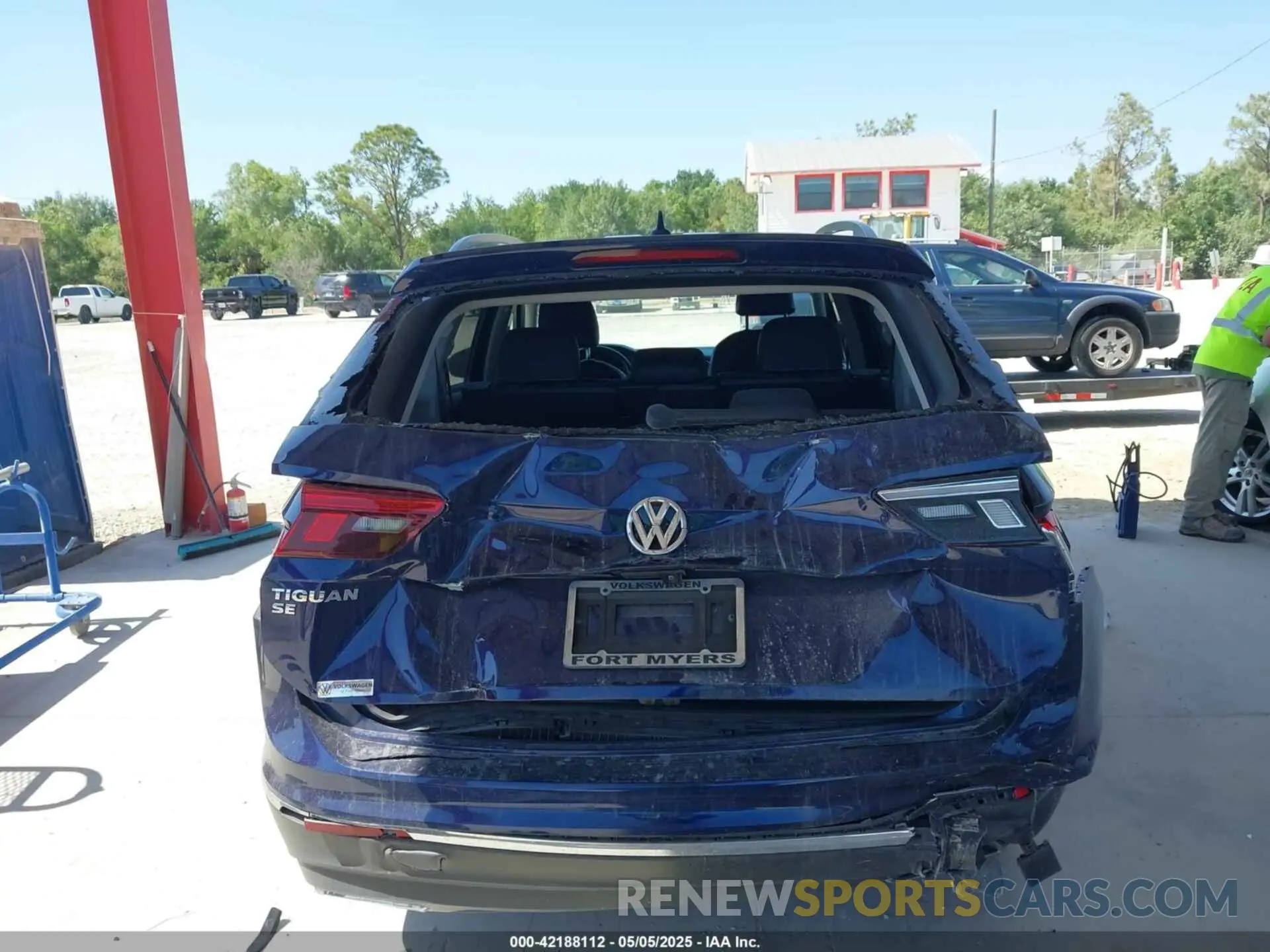 16 Photograph of a damaged car 3VV3B7AX4MM078345 VOLKSWAGEN TIGUAN 2021