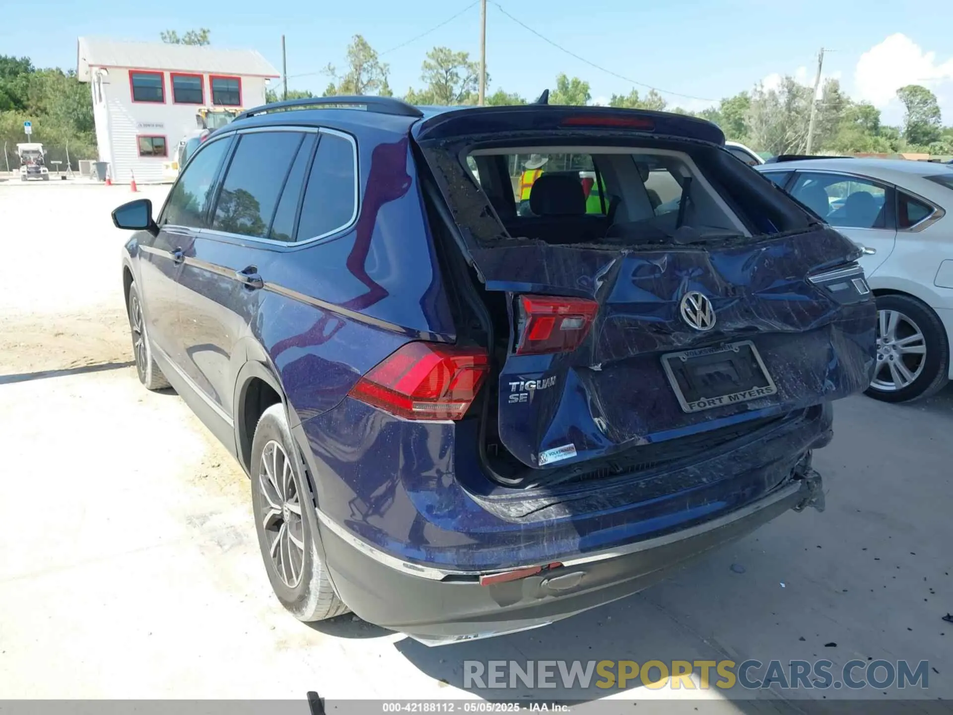 3 Photograph of a damaged car 3VV3B7AX4MM078345 VOLKSWAGEN TIGUAN 2021
