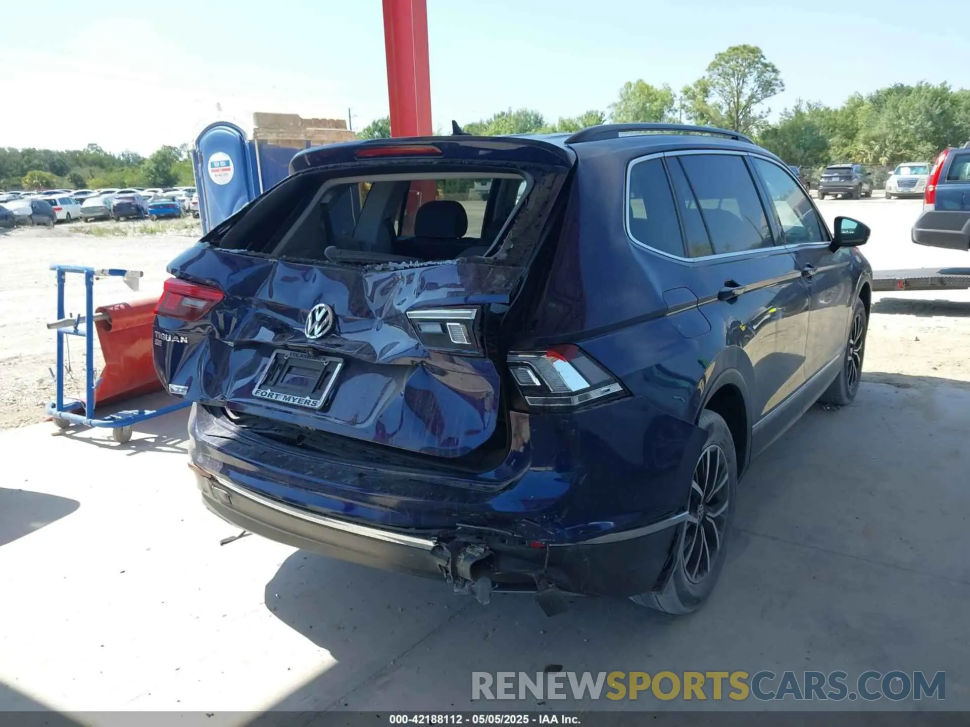 4 Photograph of a damaged car 3VV3B7AX4MM078345 VOLKSWAGEN TIGUAN 2021