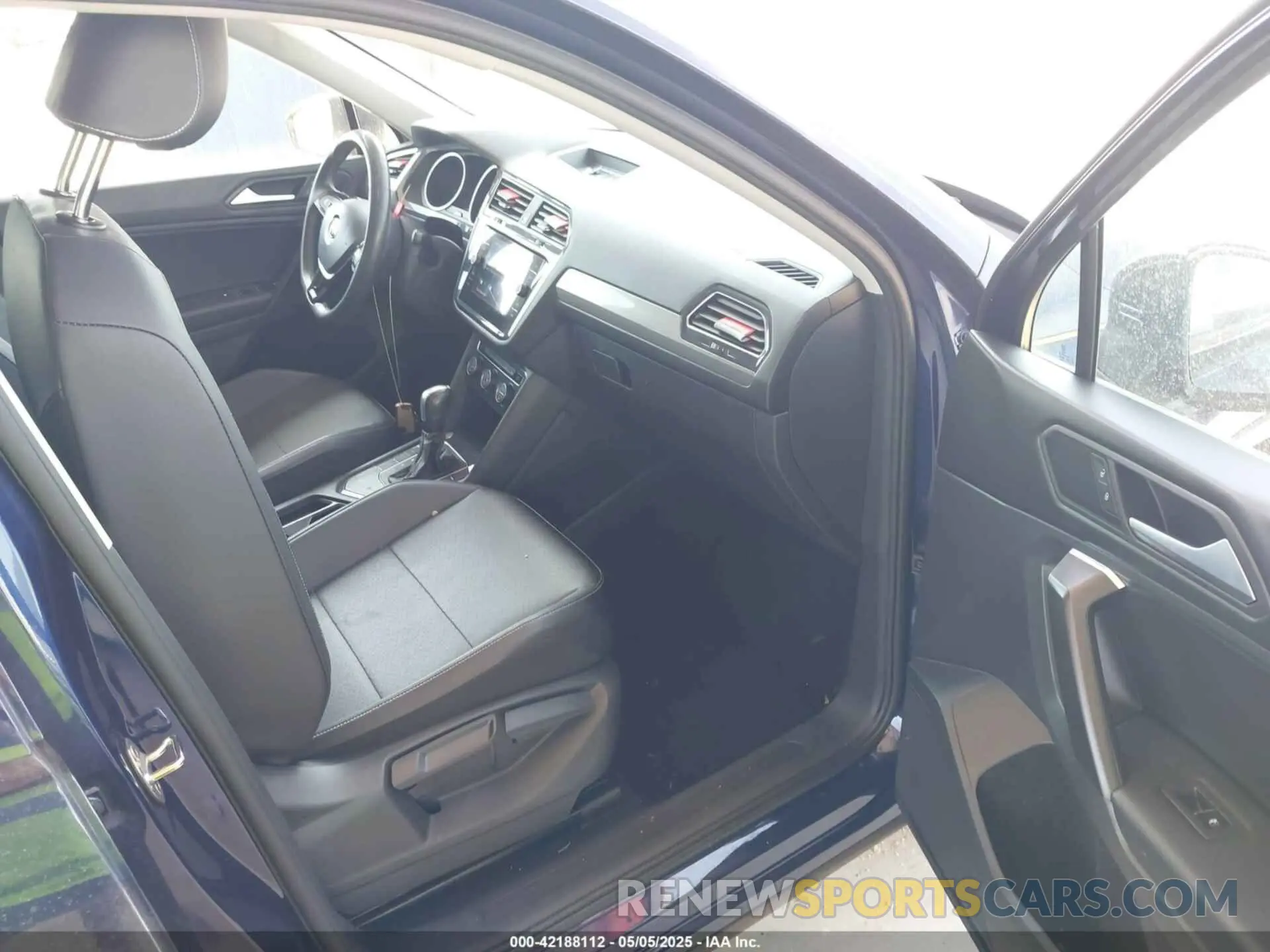 5 Photograph of a damaged car 3VV3B7AX4MM078345 VOLKSWAGEN TIGUAN 2021