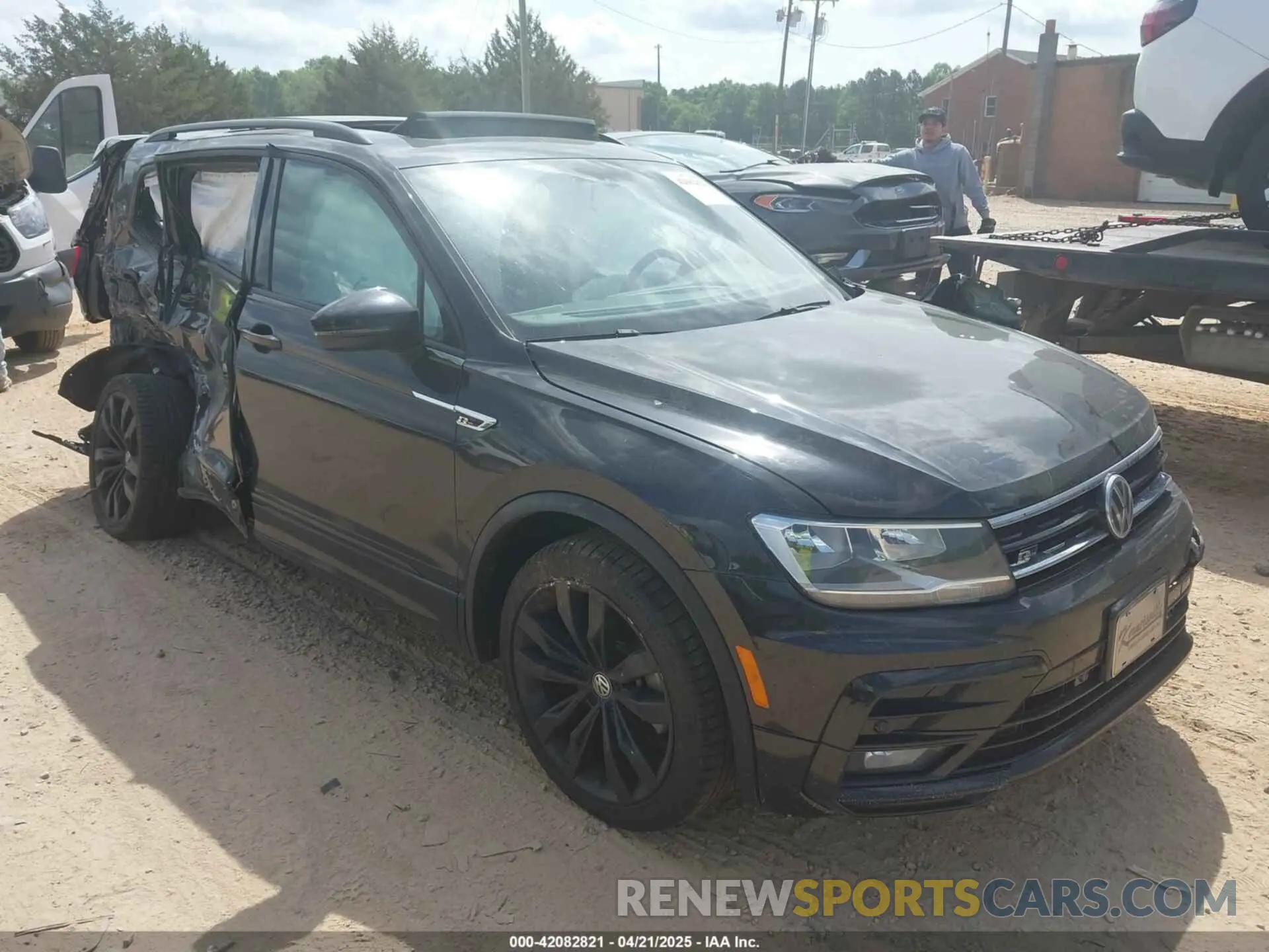 1 Photograph of a damaged car 3VV3B7AX5MM027369 VOLKSWAGEN TIGUAN 2021