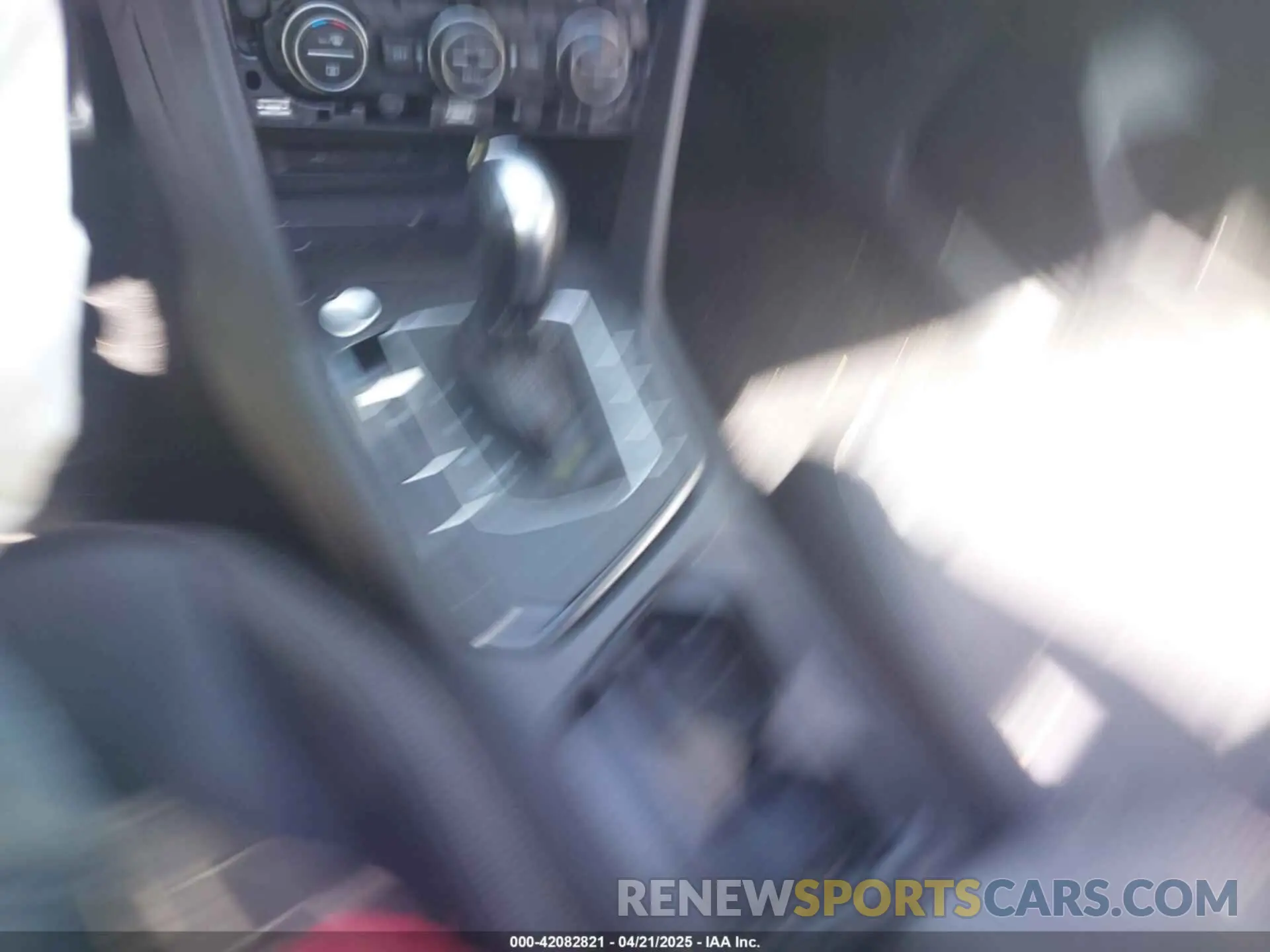 11 Photograph of a damaged car 3VV3B7AX5MM027369 VOLKSWAGEN TIGUAN 2021