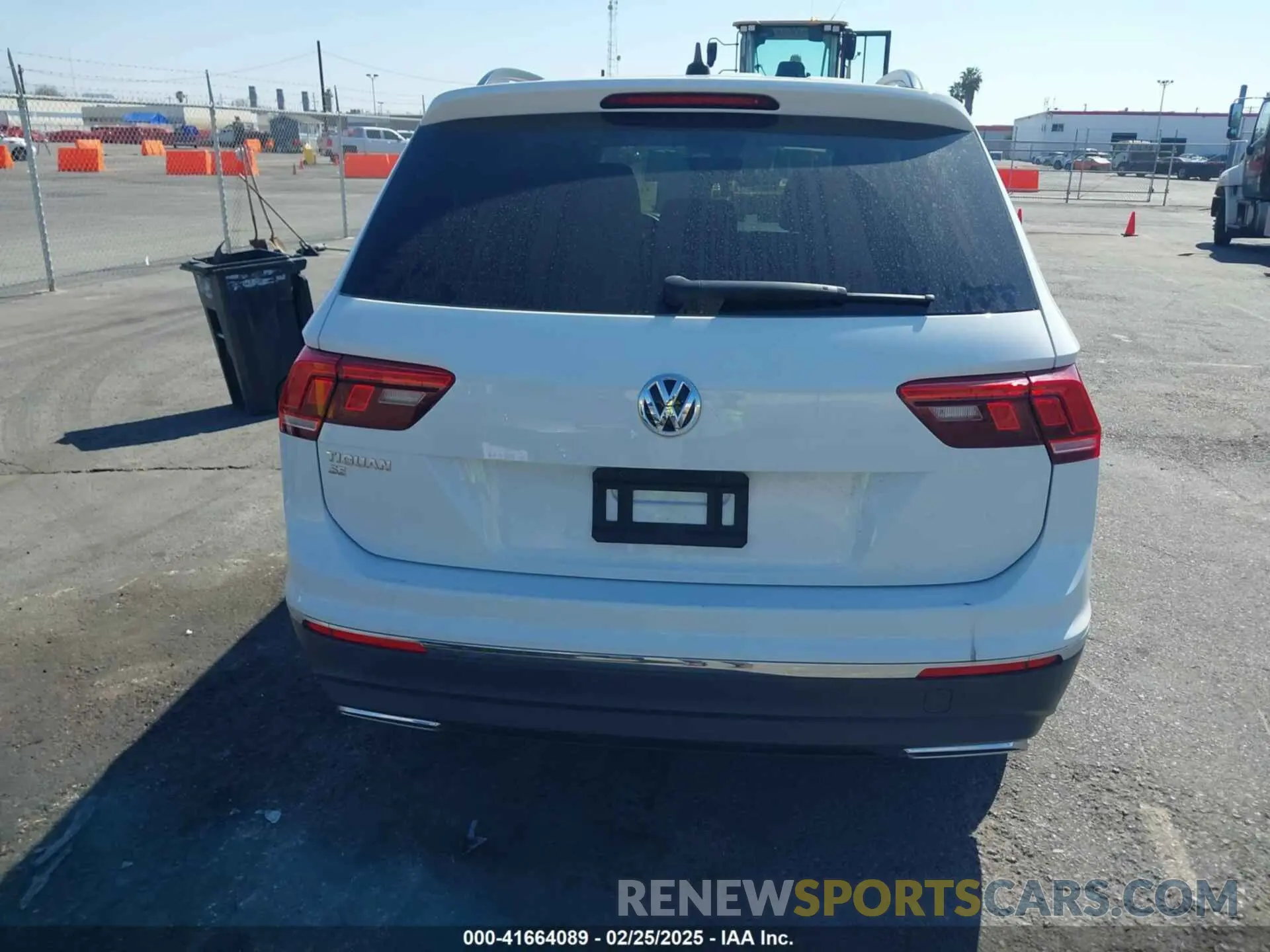 16 Photograph of a damaged car 3VV3B7AX5MM088348 VOLKSWAGEN TIGUAN 2021