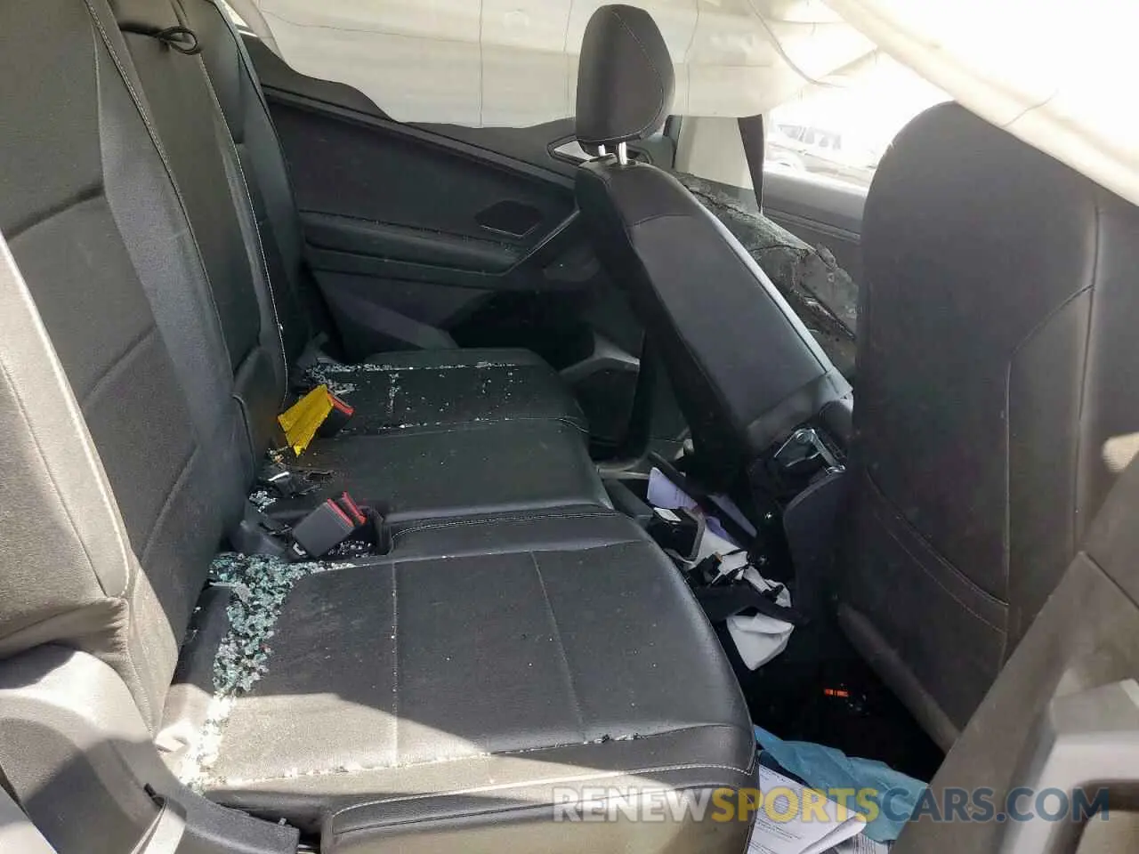 11 Photograph of a damaged car 3VV3B7AX5MM100739 VOLKSWAGEN TIGUAN 2021