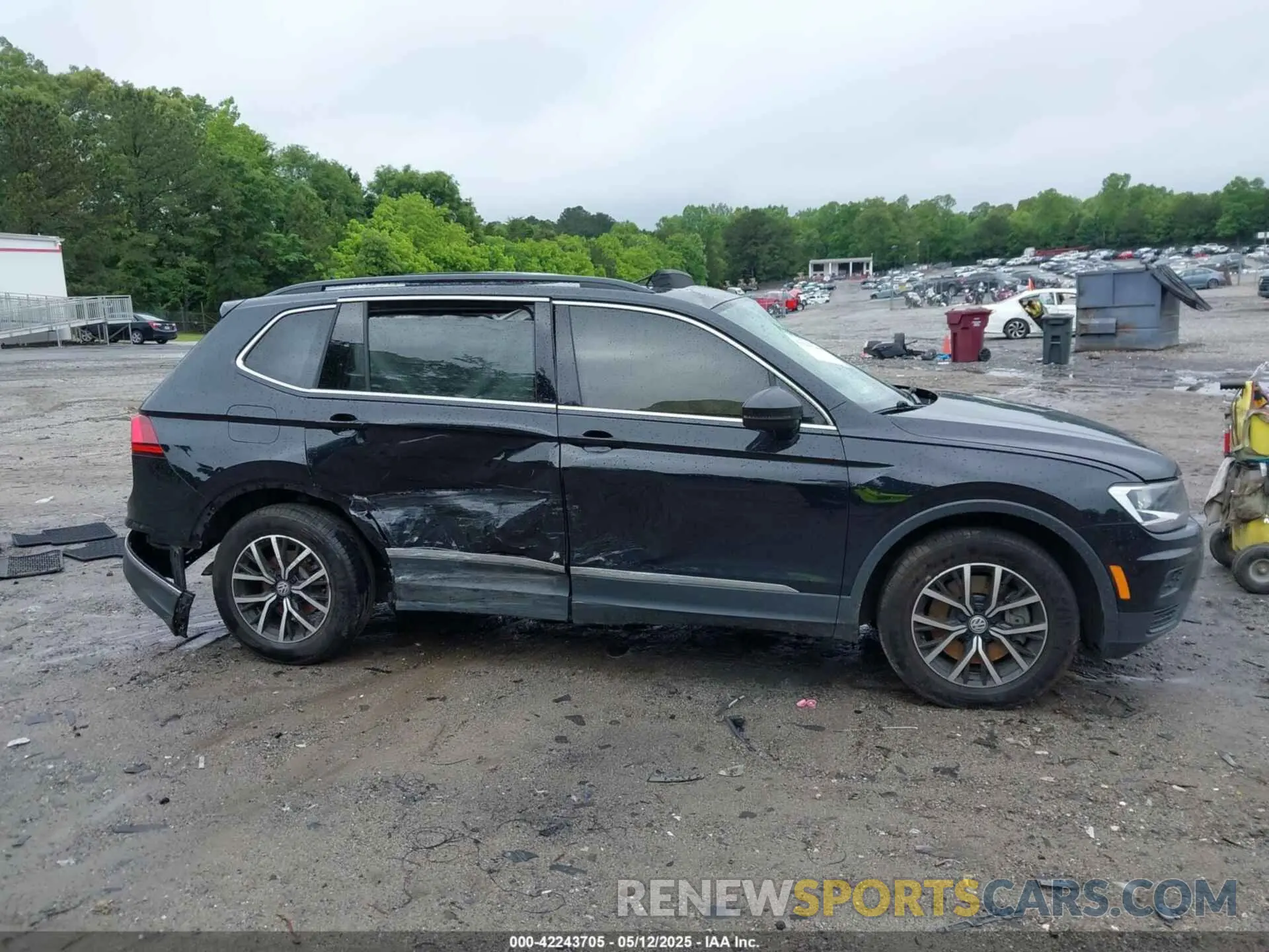 12 Photograph of a damaged car 3VV3B7AX6MM021502 VOLKSWAGEN TIGUAN 2021