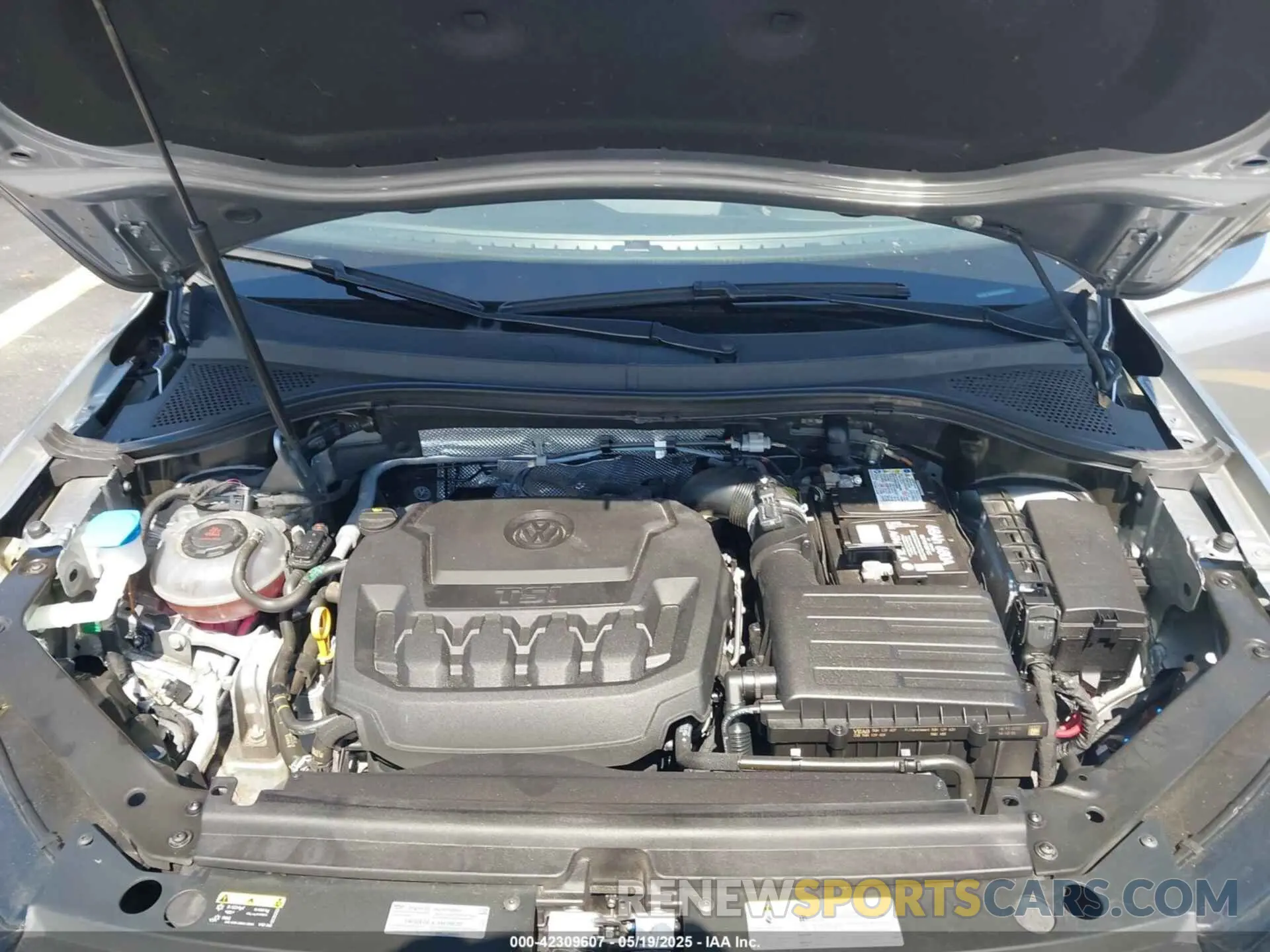 10 Photograph of a damaged car 3VV3B7AX6MM035657 VOLKSWAGEN TIGUAN 2021