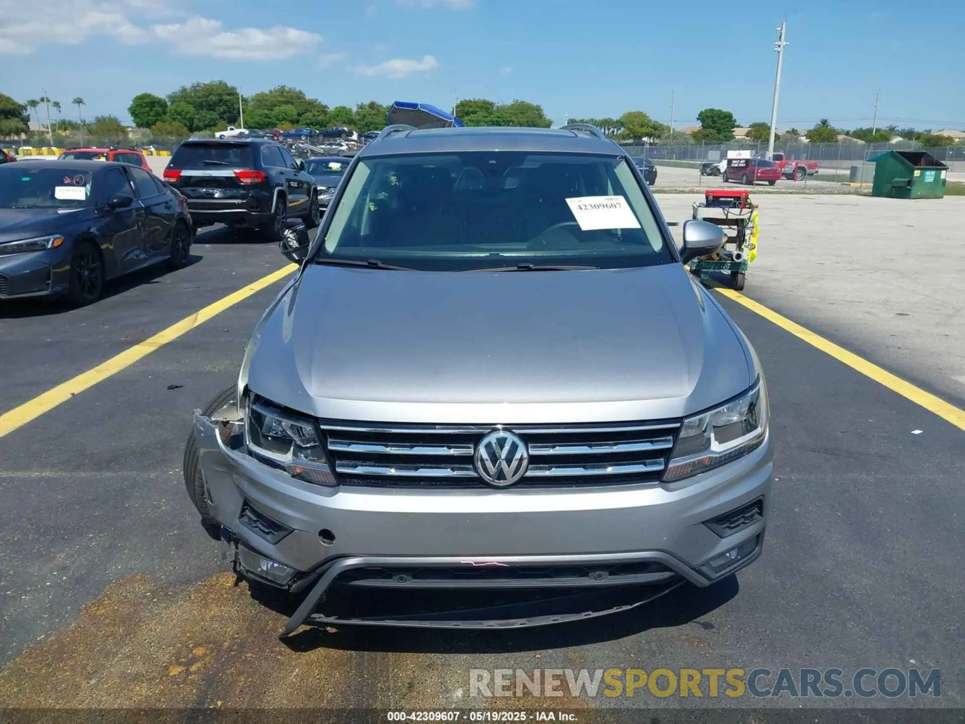 12 Photograph of a damaged car 3VV3B7AX6MM035657 VOLKSWAGEN TIGUAN 2021