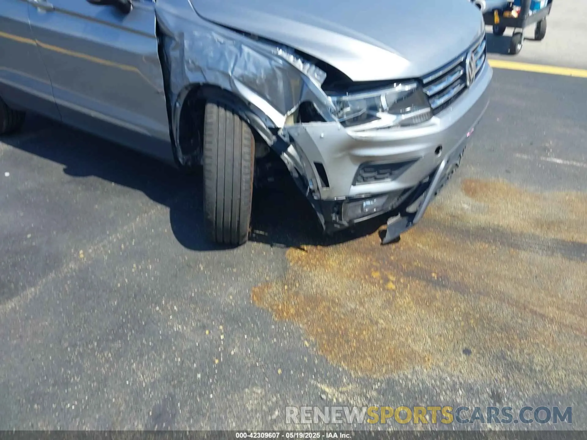 18 Photograph of a damaged car 3VV3B7AX6MM035657 VOLKSWAGEN TIGUAN 2021