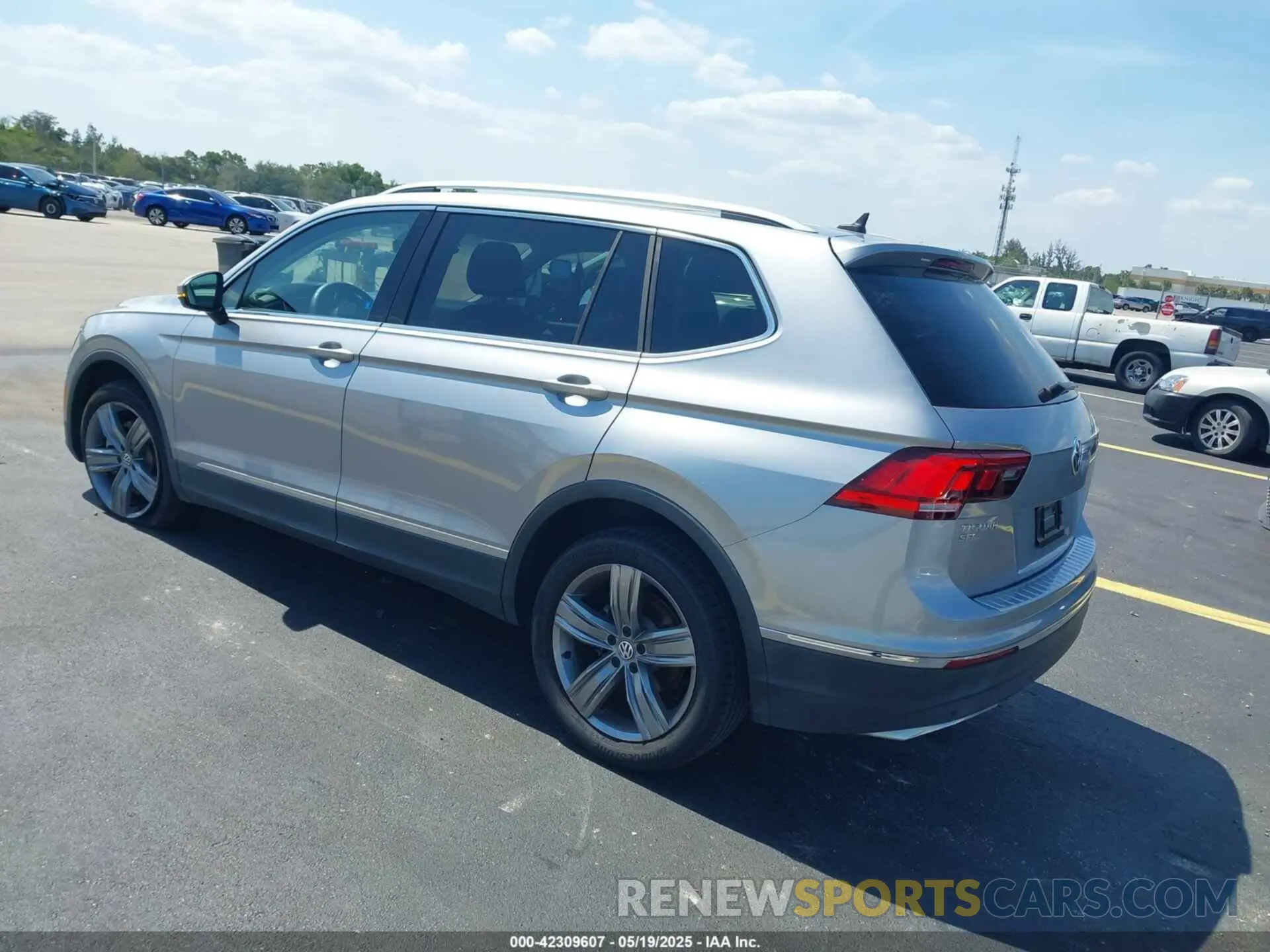 3 Photograph of a damaged car 3VV3B7AX6MM035657 VOLKSWAGEN TIGUAN 2021