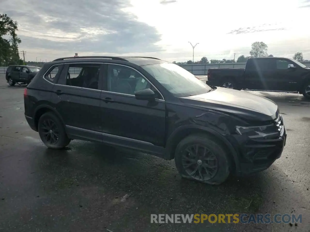 4 Photograph of a damaged car 3VV3B7AX6MM100281 VOLKSWAGEN TIGUAN 2021