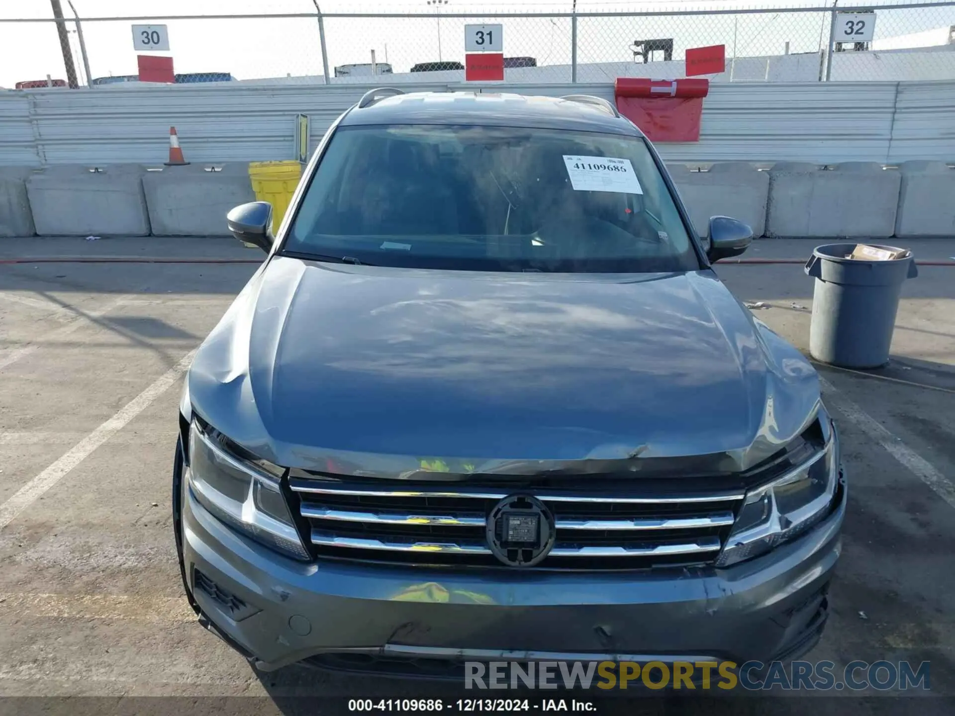 12 Photograph of a damaged car 3VV3B7AX8MM071303 VOLKSWAGEN TIGUAN 2021