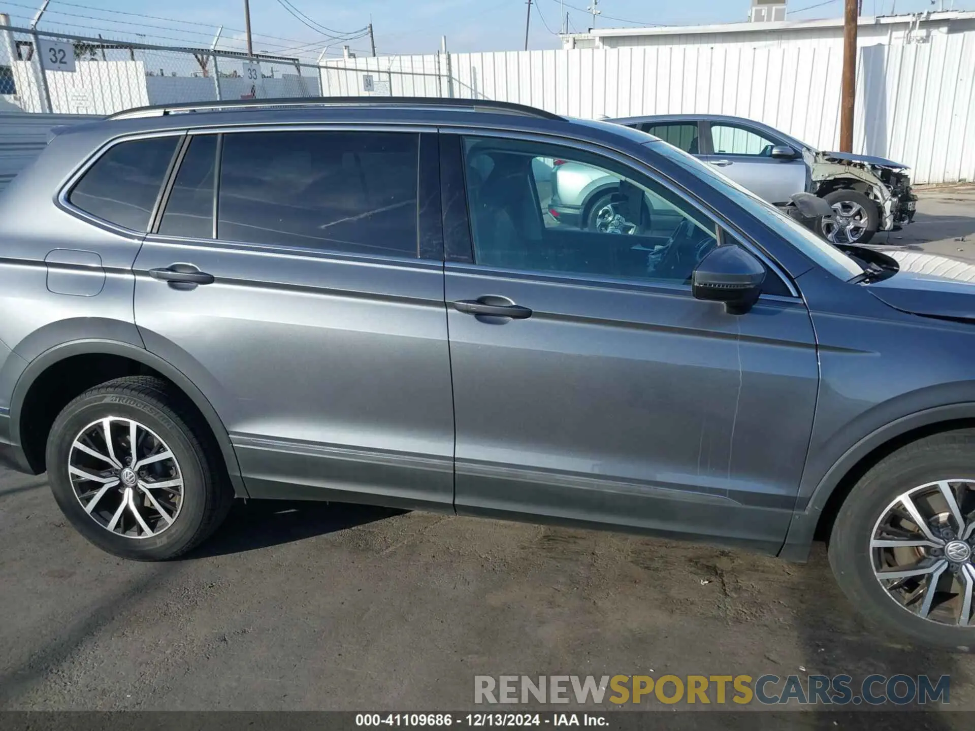 13 Photograph of a damaged car 3VV3B7AX8MM071303 VOLKSWAGEN TIGUAN 2021
