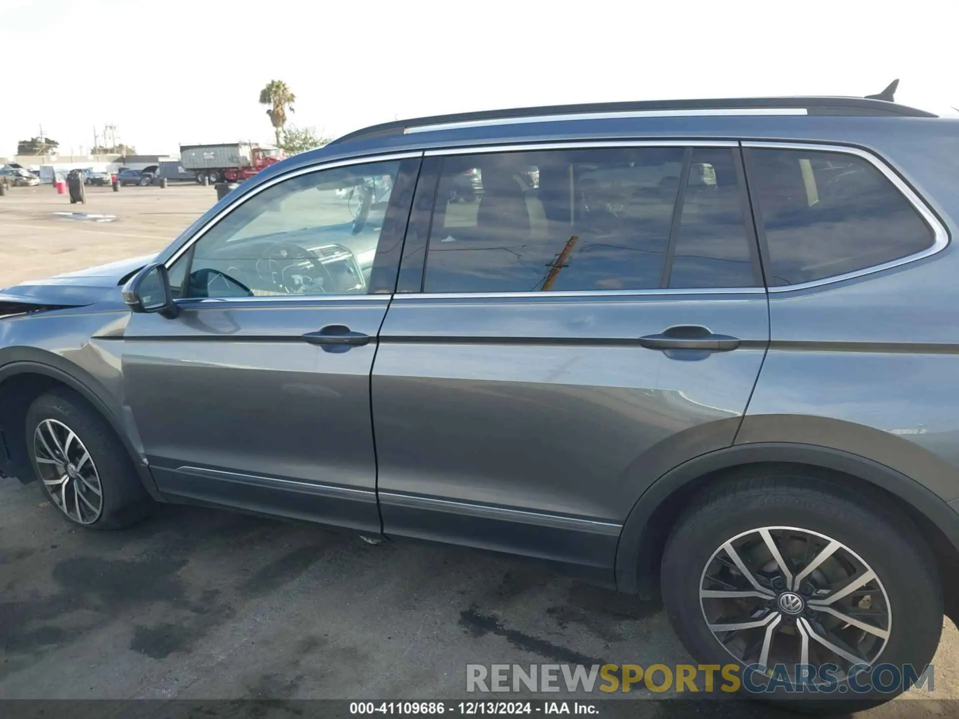 14 Photograph of a damaged car 3VV3B7AX8MM071303 VOLKSWAGEN TIGUAN 2021