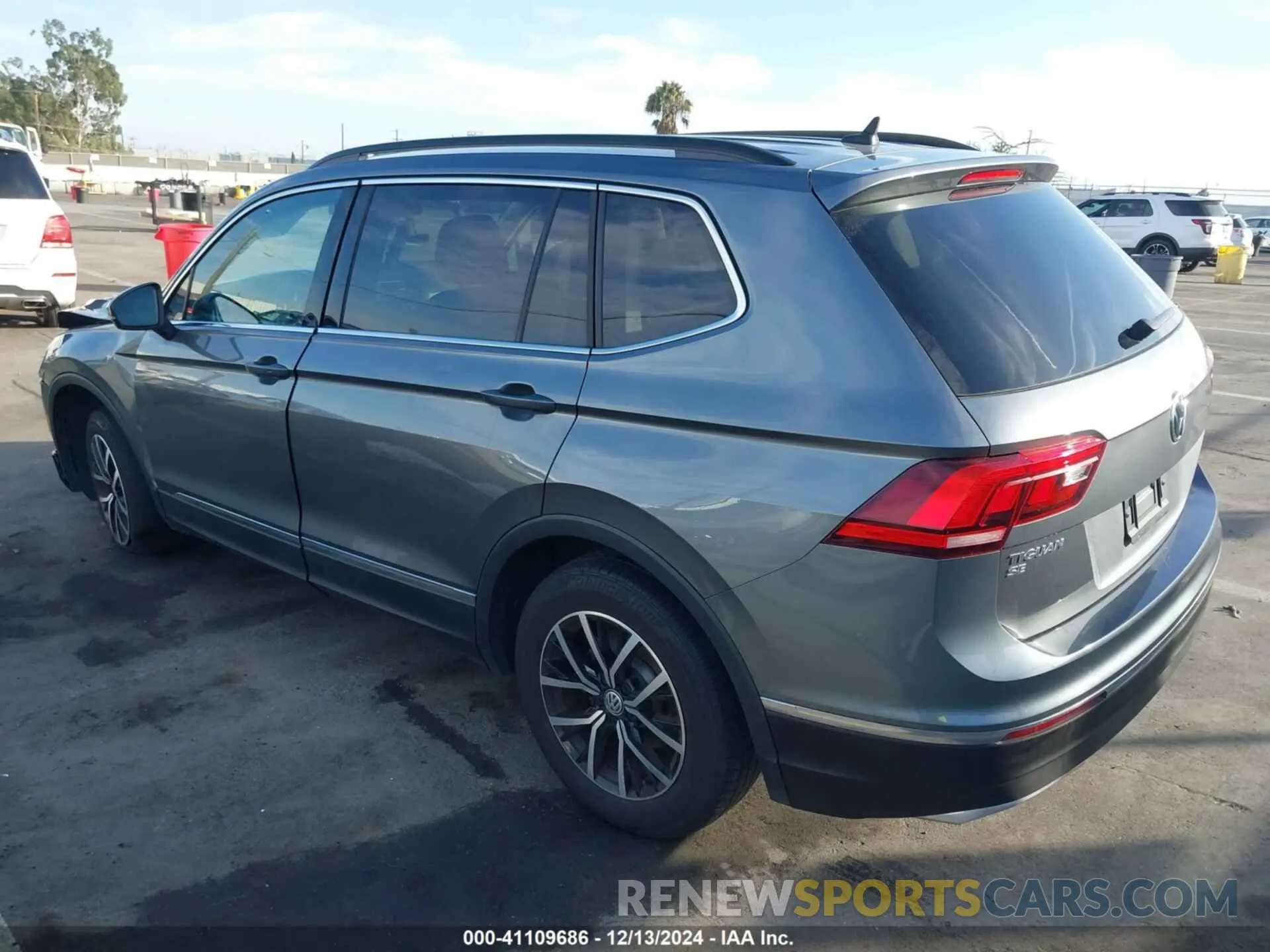 3 Photograph of a damaged car 3VV3B7AX8MM071303 VOLKSWAGEN TIGUAN 2021