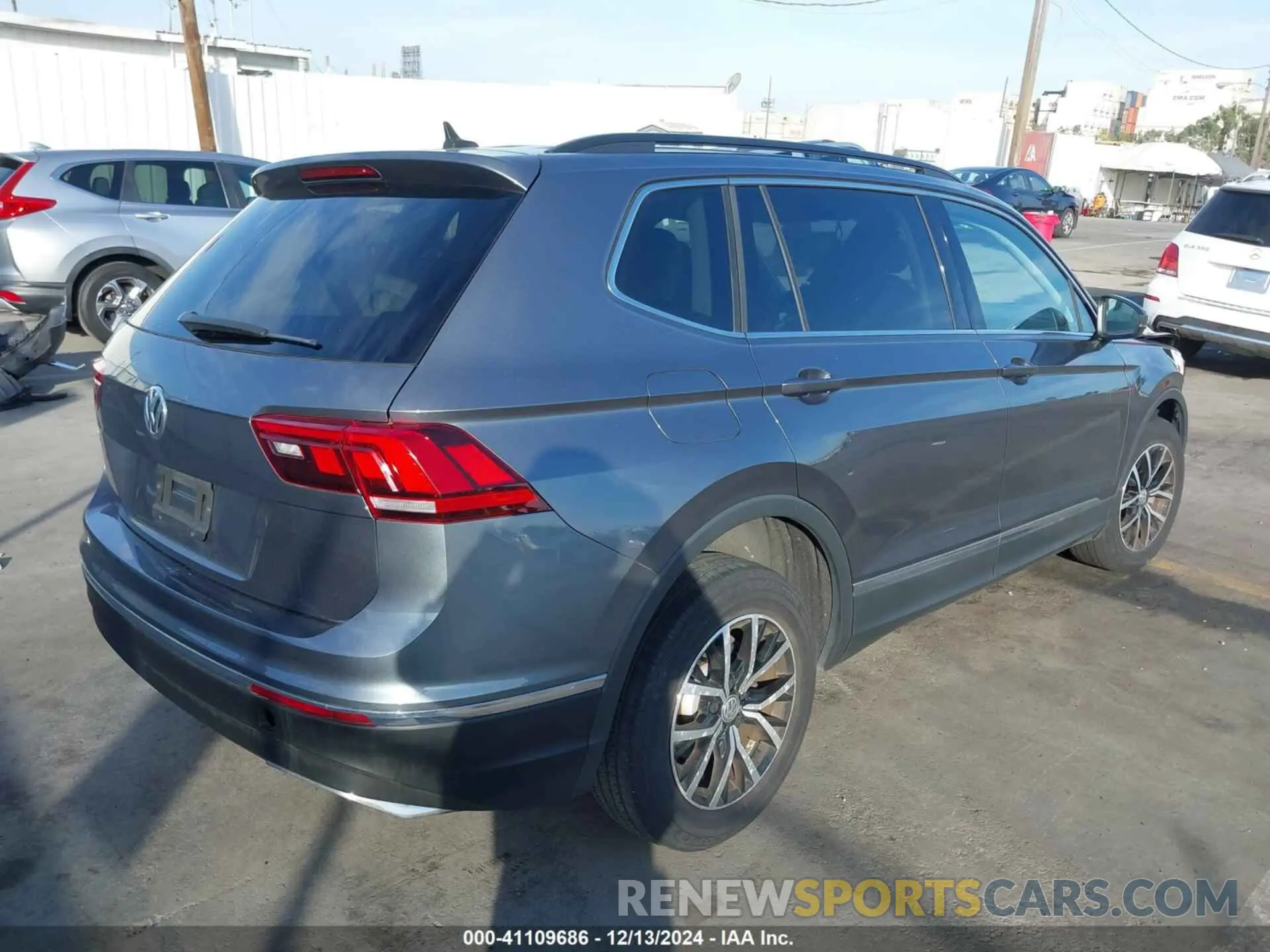 4 Photograph of a damaged car 3VV3B7AX8MM071303 VOLKSWAGEN TIGUAN 2021