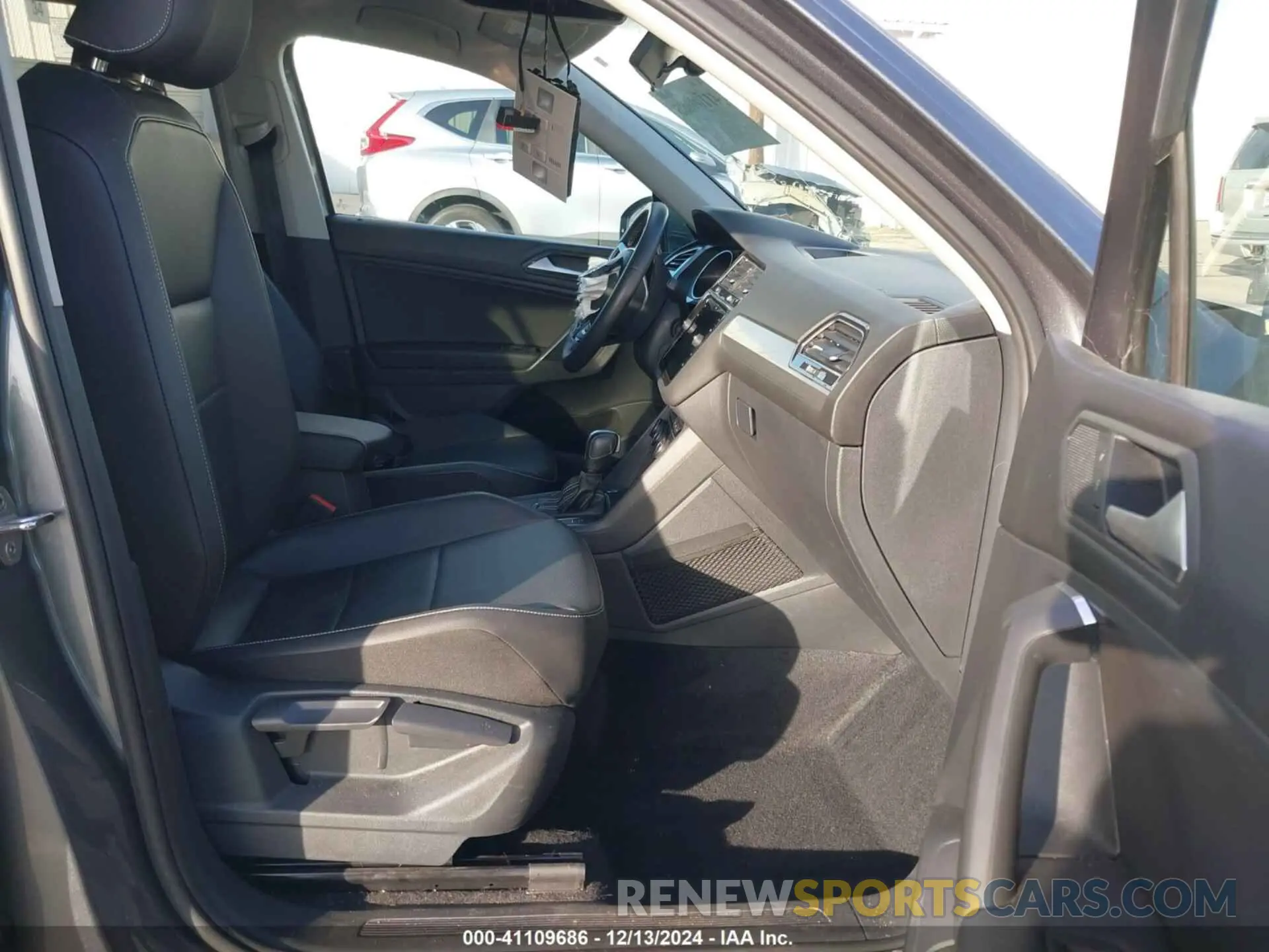 5 Photograph of a damaged car 3VV3B7AX8MM071303 VOLKSWAGEN TIGUAN 2021
