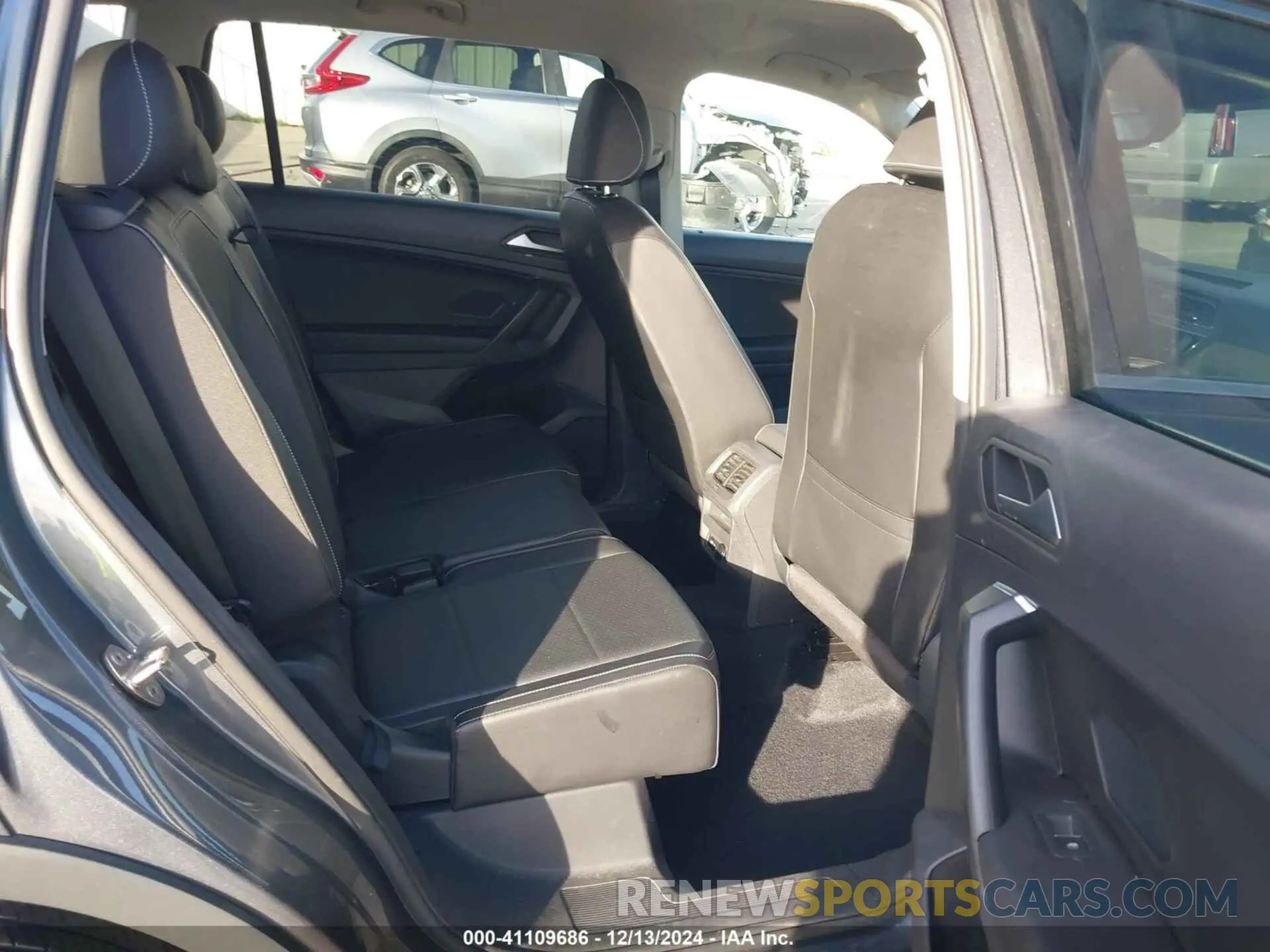 8 Photograph of a damaged car 3VV3B7AX8MM071303 VOLKSWAGEN TIGUAN 2021