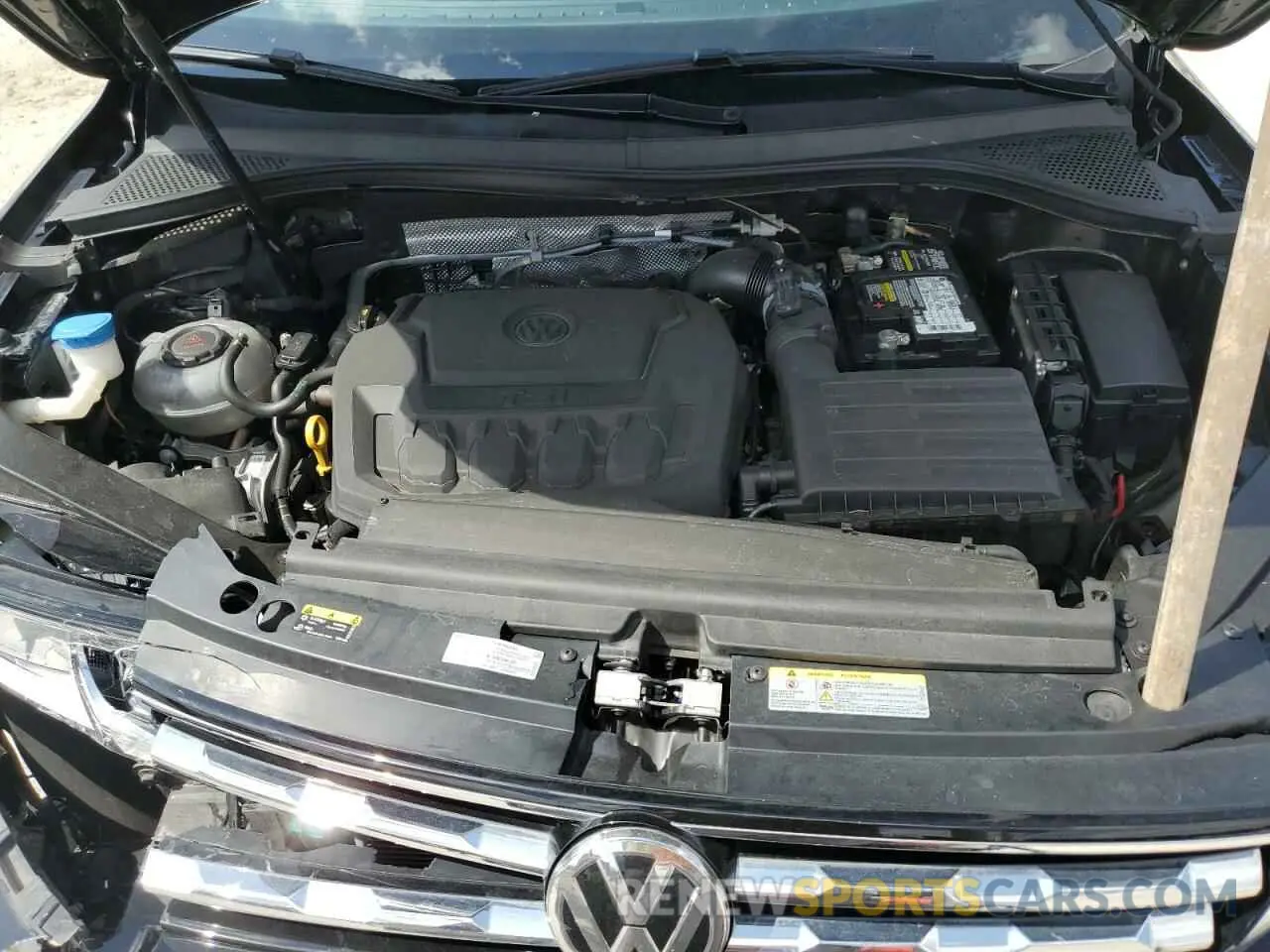 12 Photograph of a damaged car 3VV3B7AX8MM115395 VOLKSWAGEN TIGUAN 2021