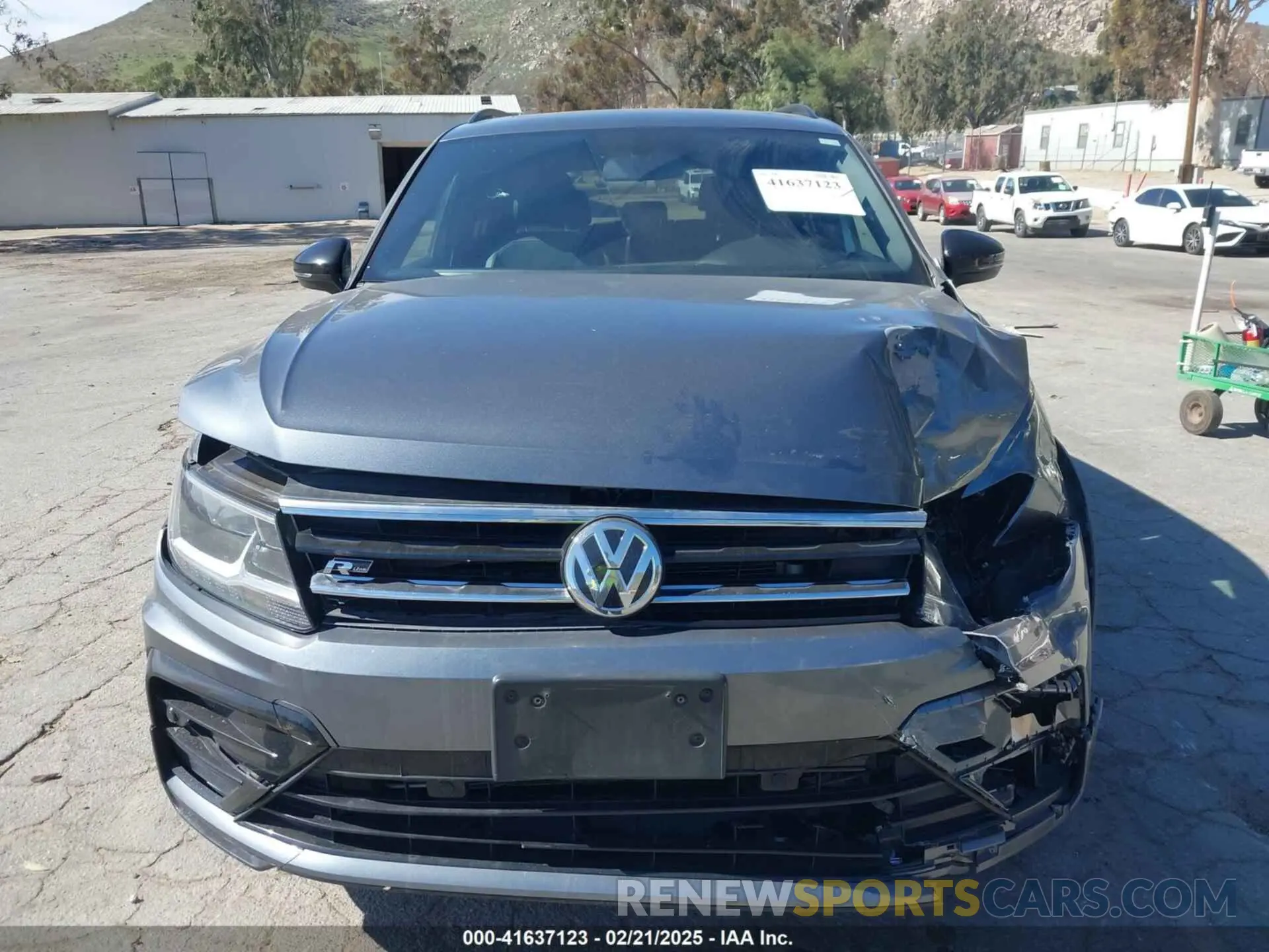 12 Photograph of a damaged car 3VV3B7AX9MM007822 VOLKSWAGEN TIGUAN 2021