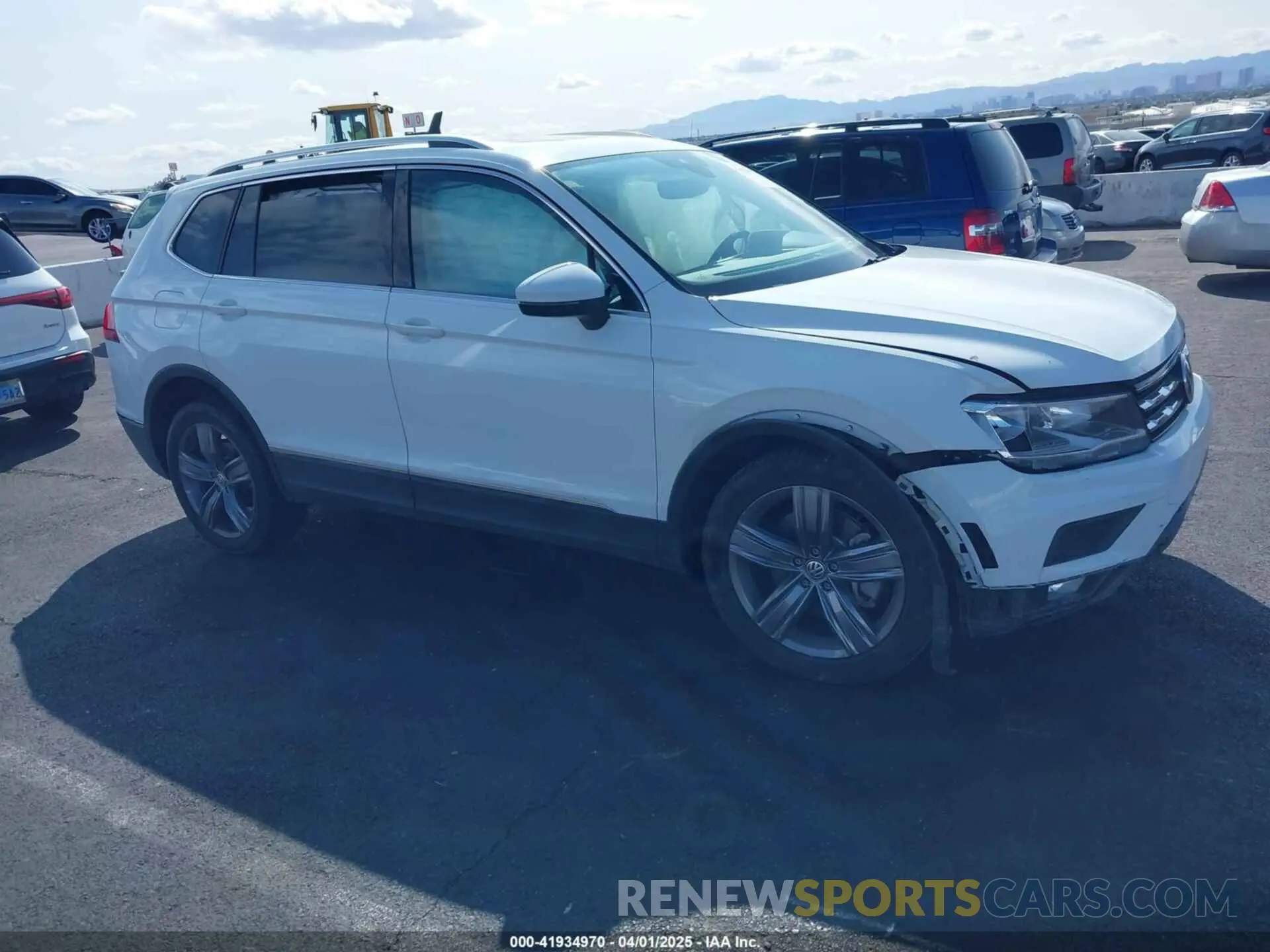 18 Photograph of a damaged car 3VV3B7AX9MM025009 VOLKSWAGEN TIGUAN 2021