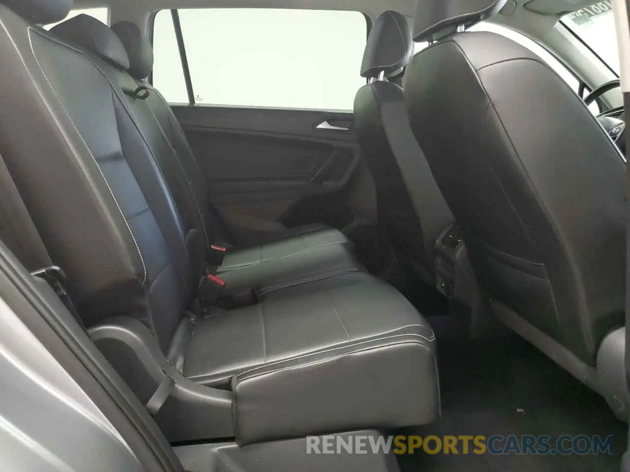 10 Photograph of a damaged car 3VV3B7AX9MM078843 VOLKSWAGEN TIGUAN 2021