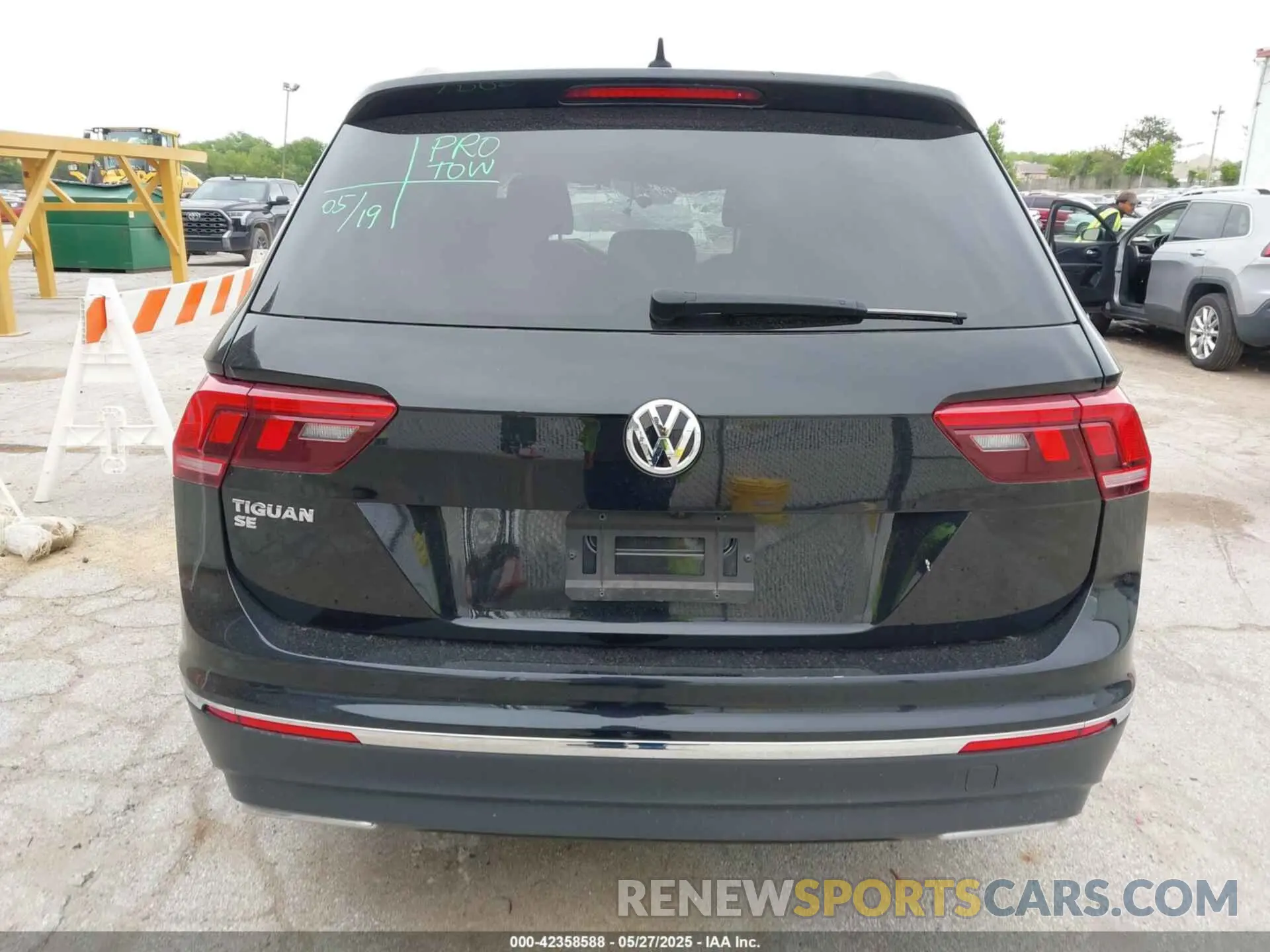 17 Photograph of a damaged car 3VV3B7AXXMM101773 VOLKSWAGEN TIGUAN 2021