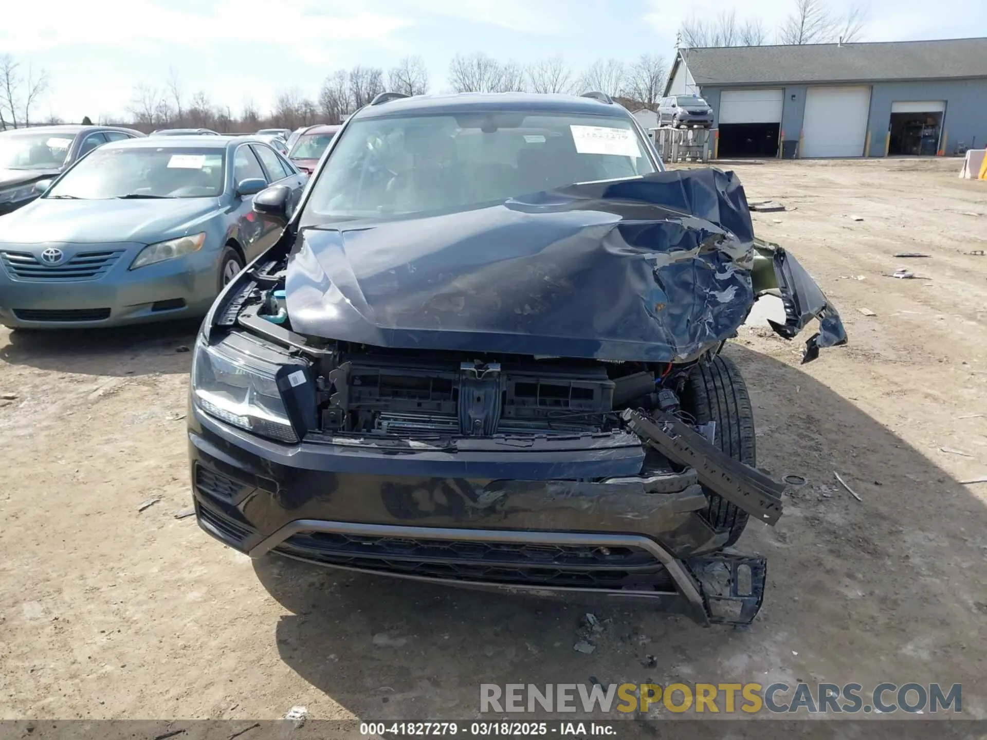12 Photograph of a damaged car 3VV3B7AXXMM113924 VOLKSWAGEN TIGUAN 2021