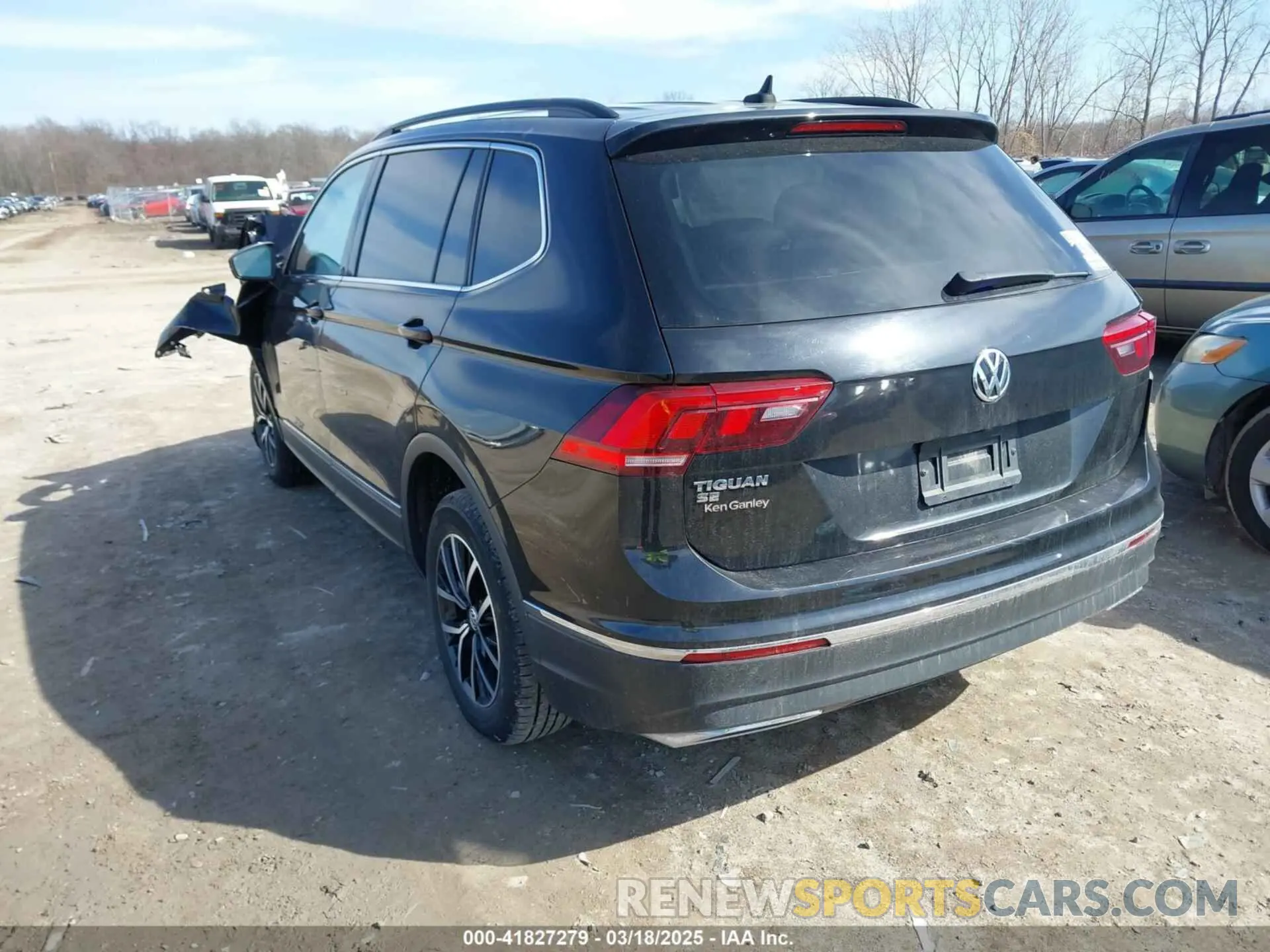 3 Photograph of a damaged car 3VV3B7AXXMM113924 VOLKSWAGEN TIGUAN 2021