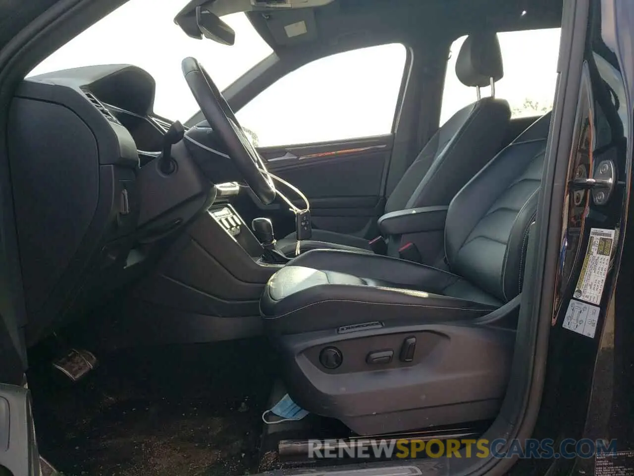 14 Photograph of a damaged car 3VV4B7AX4MM135390 VOLKSWAGEN TIGUAN 2021