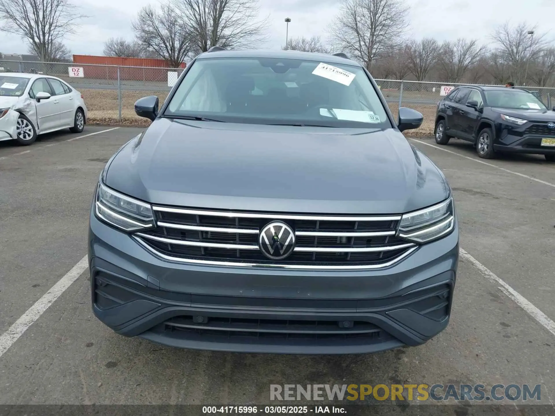 12 Photograph of a damaged car 3VV0B7AX1NM042942 VOLKSWAGEN TIGUAN 2022